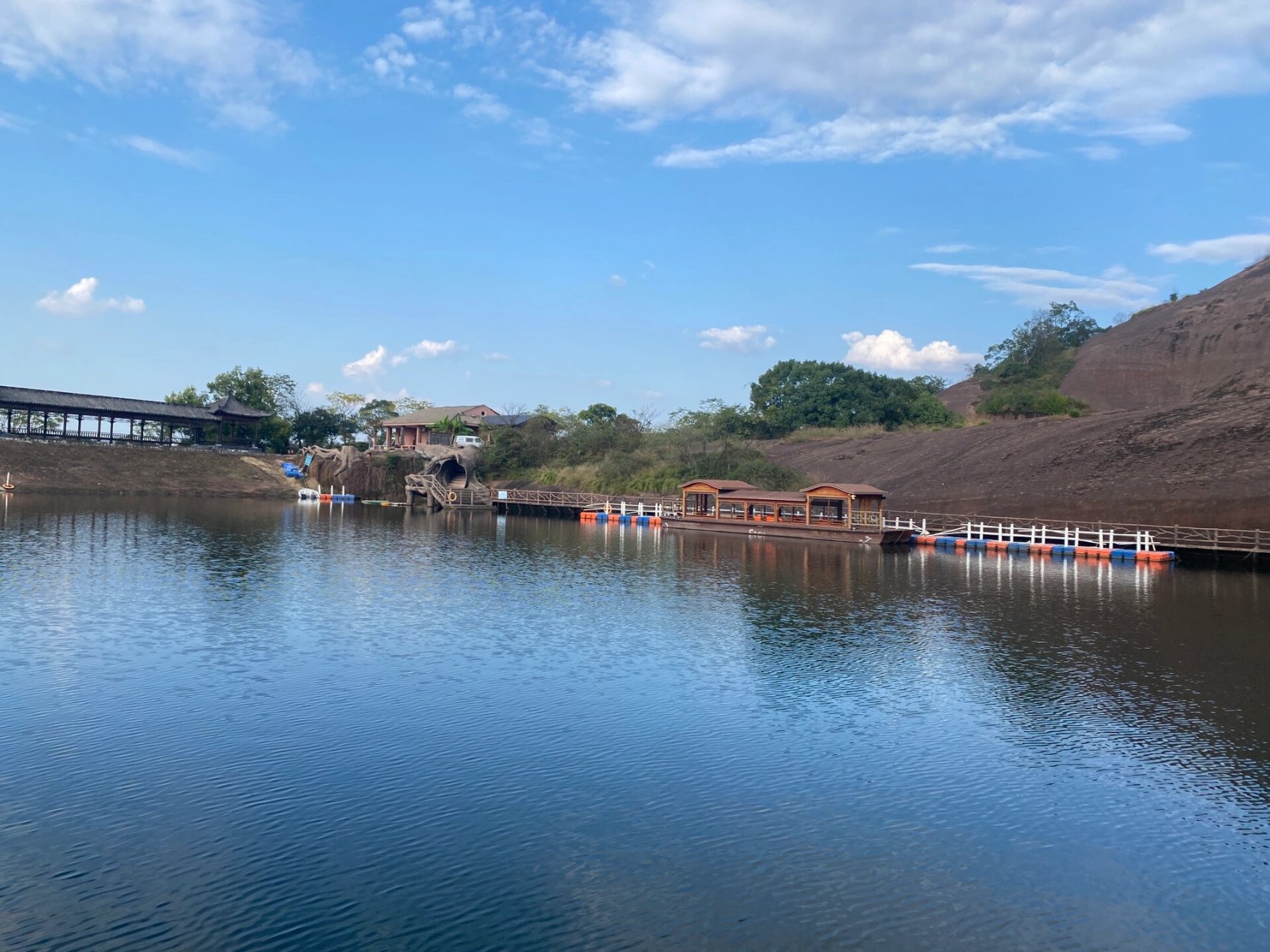 弋阳卧佛 一道风景