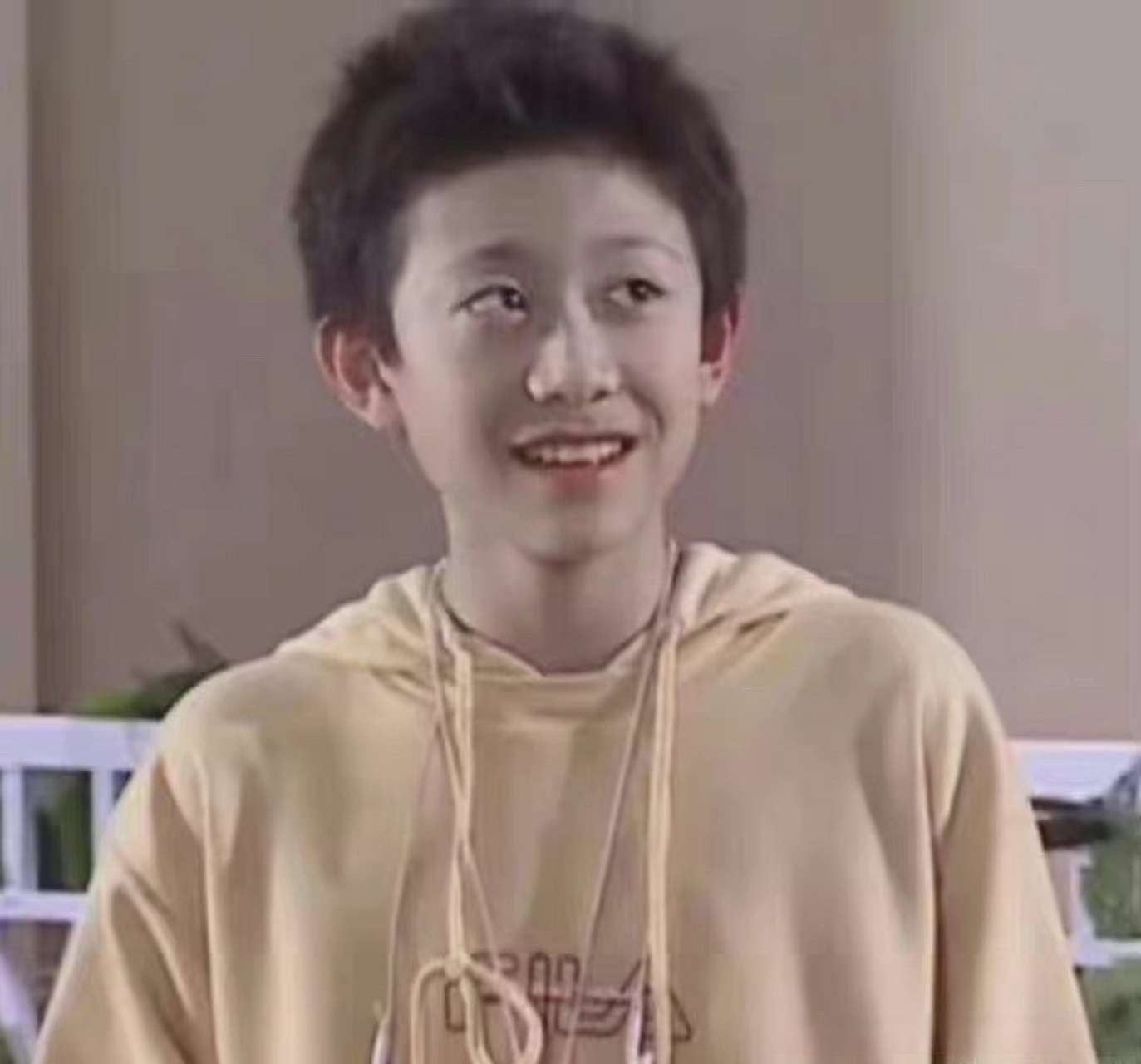 原来刘星走在了时尚前沿#《家有儿女》里刘星的穿搭,这稀奇古怪的