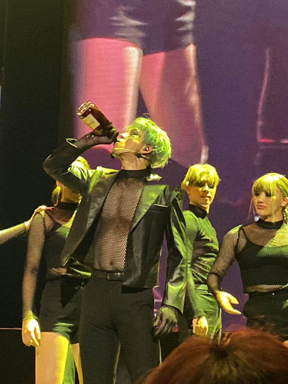 220113|王嘉尔伦敦场演唱会 猛灌轩尼诗 一些个原图直出 舞美效果简直