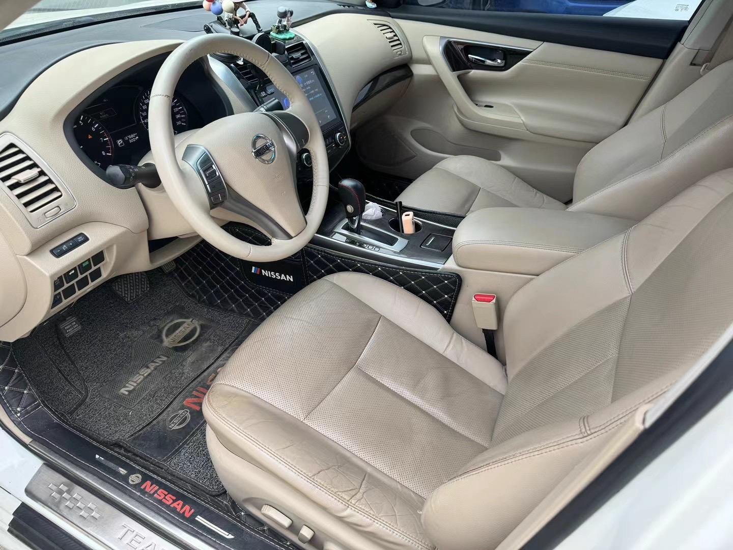 拿下 15年12月 日产天籁 2.0l高配 车况精品,全保到12月