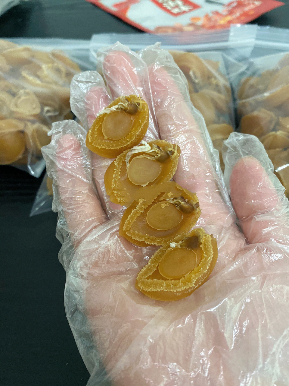 精选大连干鲍100头,这规格给孩子吃最合适了 焗好的鲍鱼拿来搭配各种