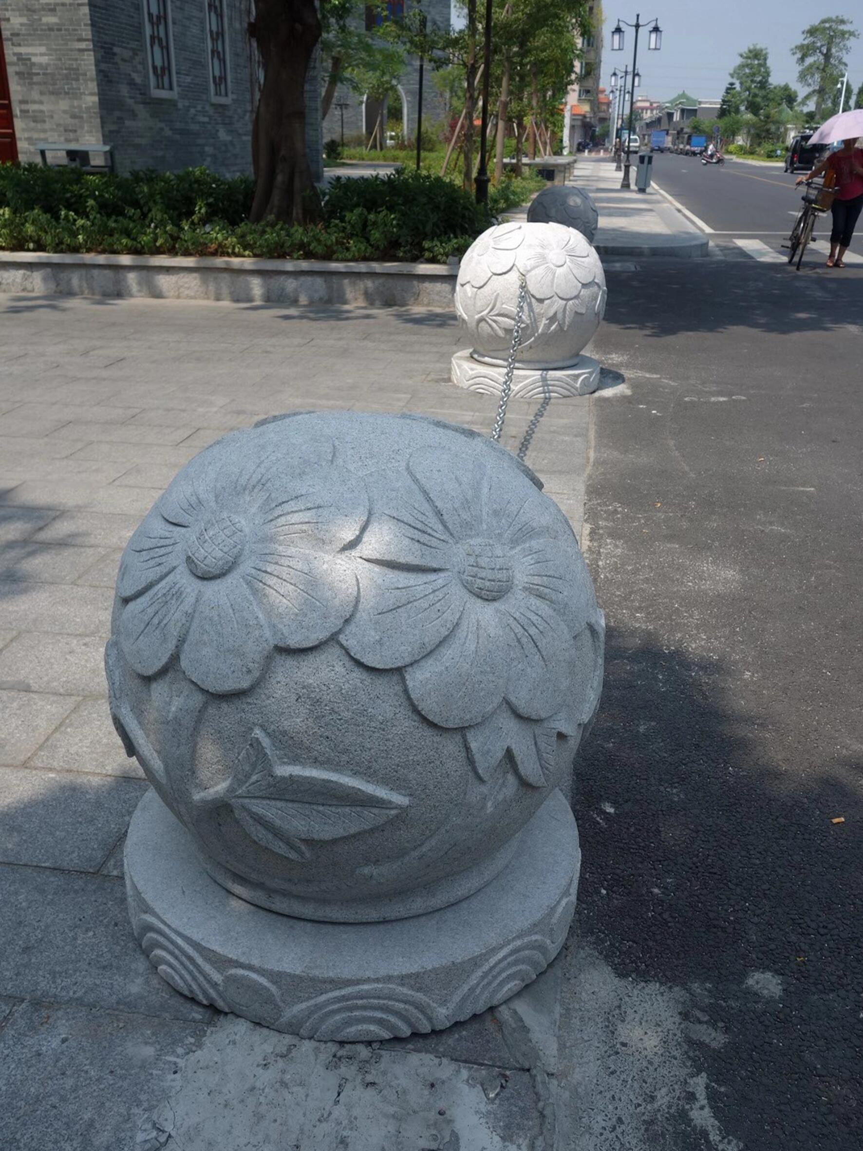 马路上的石墩子多少钱?