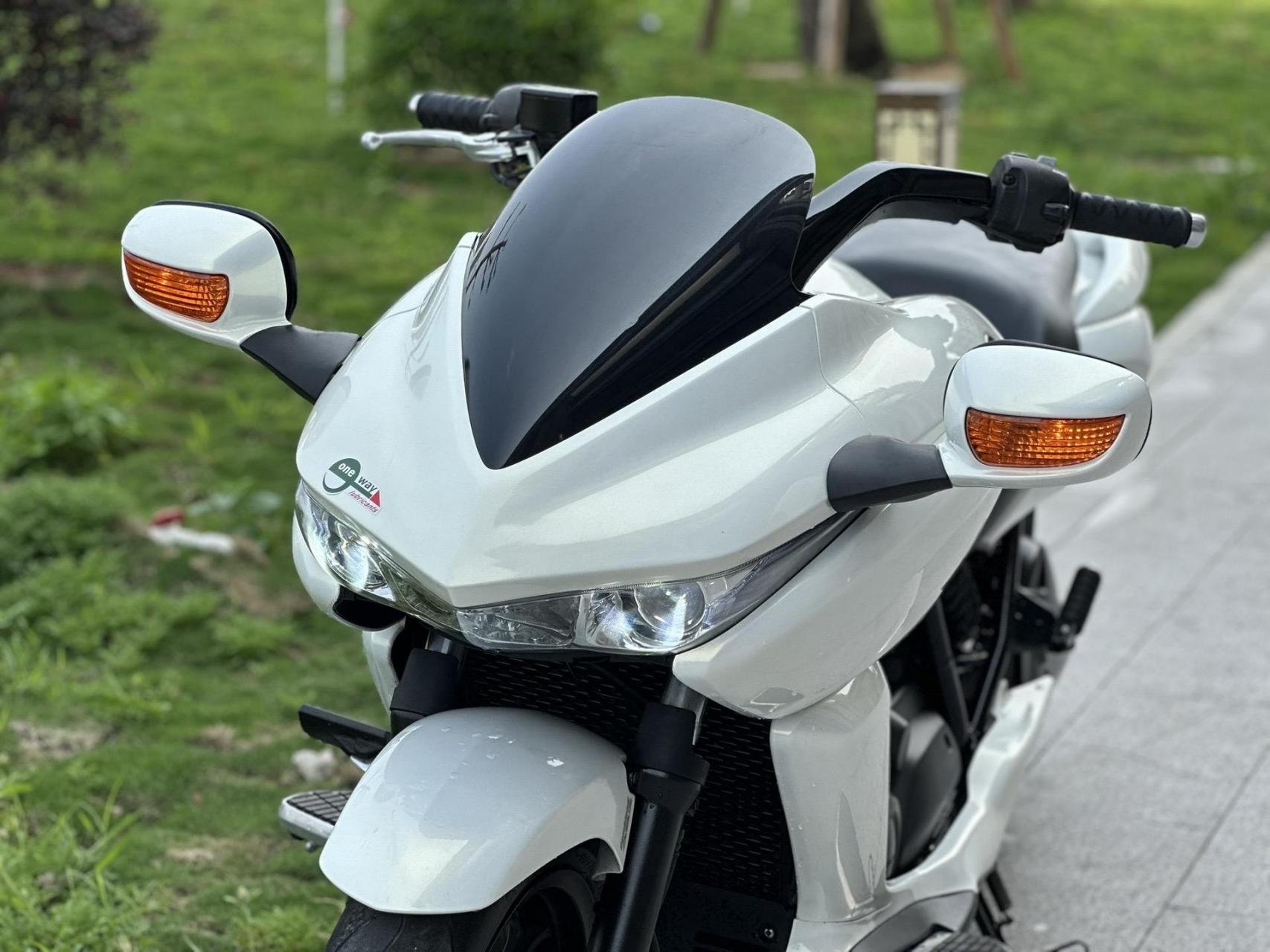 本田(大鲨鱼dn-01)顶配 abs 电热手 防盗芯片 自动波 手自一体 驻车