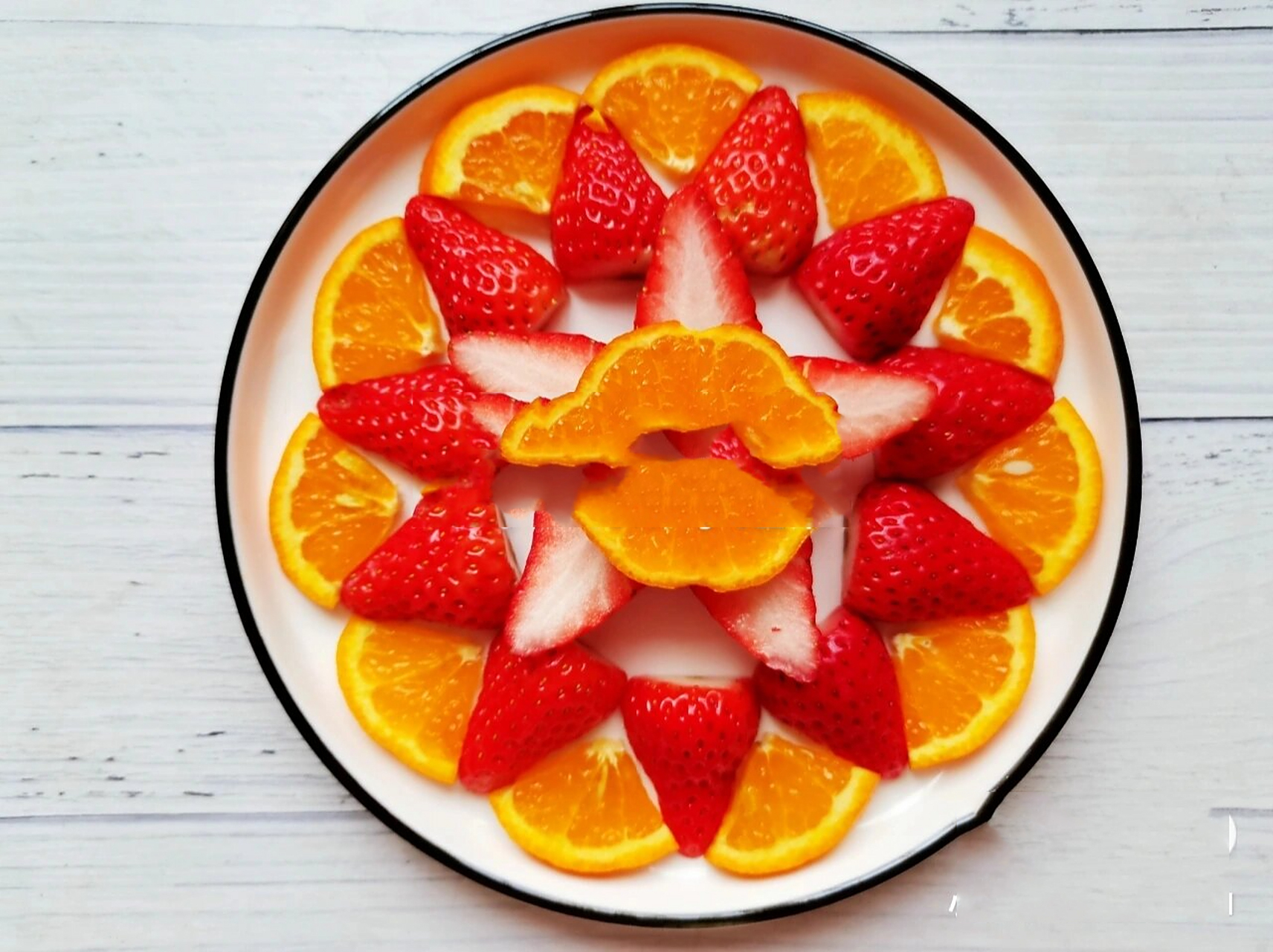 六款草莓摆盘,喜欢的收藏96 草莓季,最近去采摘园摘了一些新鲜的