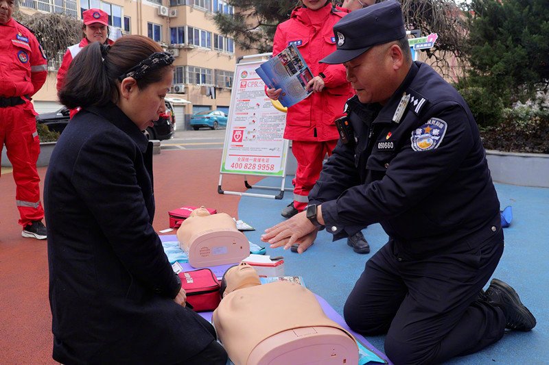 "锋"尚同行】3月5日下午,常州市公安局天宁分局红梅派出所走进社俏