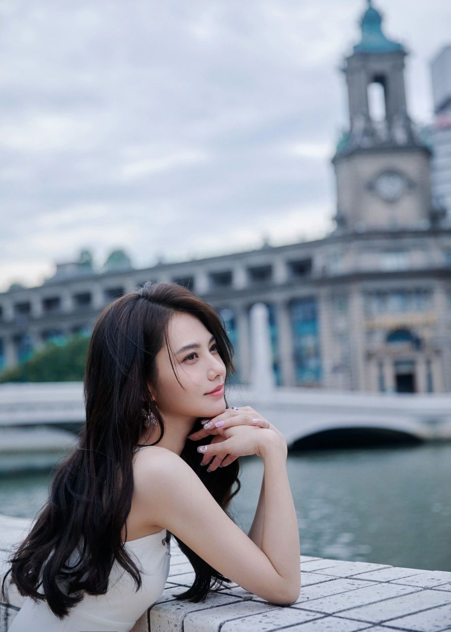 姜珮瑶|夏日氛围感|我的拍摄9215   卷发在潮湿闷热的空气下都快