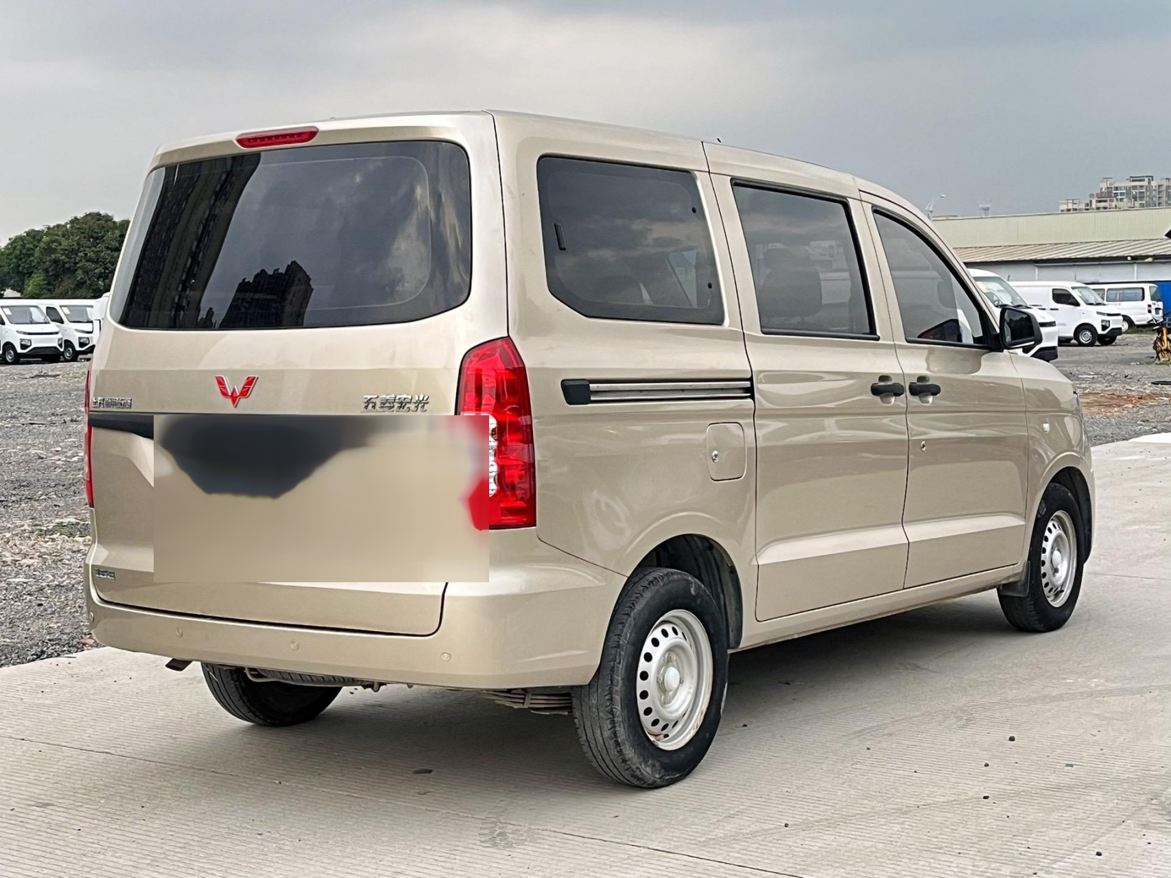 新到五座客运版五菱宏光v,2021年6月上牌,私家一手车,1.