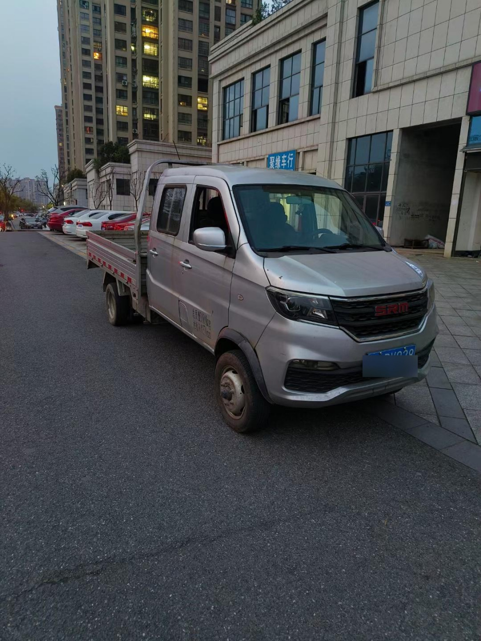 新到19年金杯双排小货车,后双轮,货箱2.6米长,带助力带空调