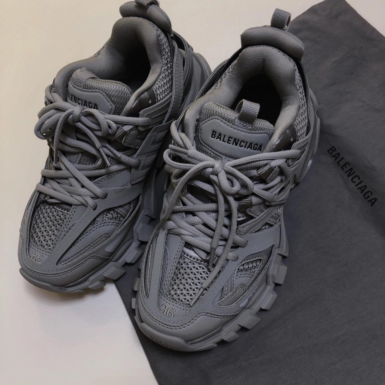 巴黎世家balenciaga老爹鞋 差点忘记自己还有一双这个鞋子,记得当时刚