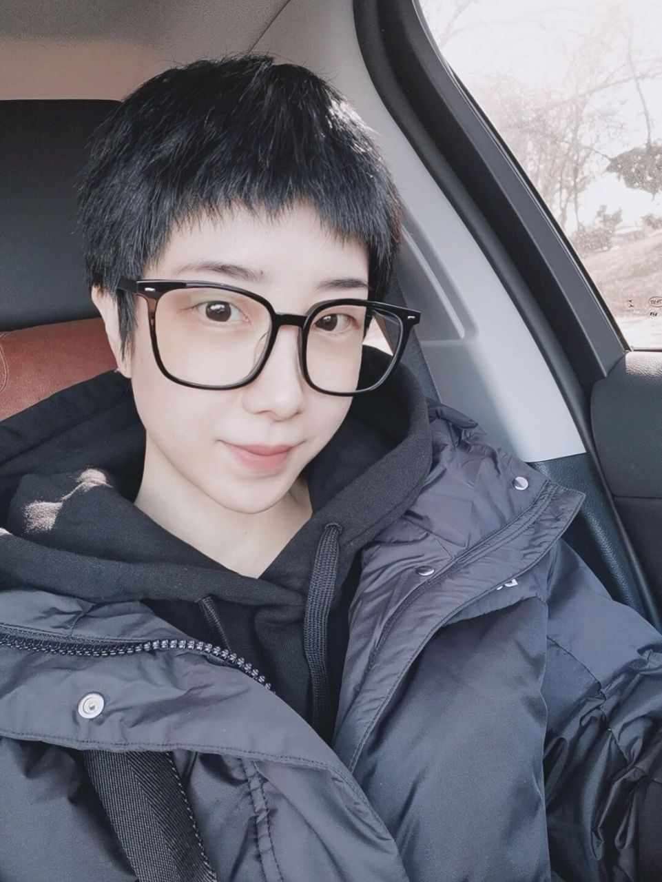 女生寸头 蓄发 女生超短发 半年前心血来潮剪的寸头,蓄发一段时间发现