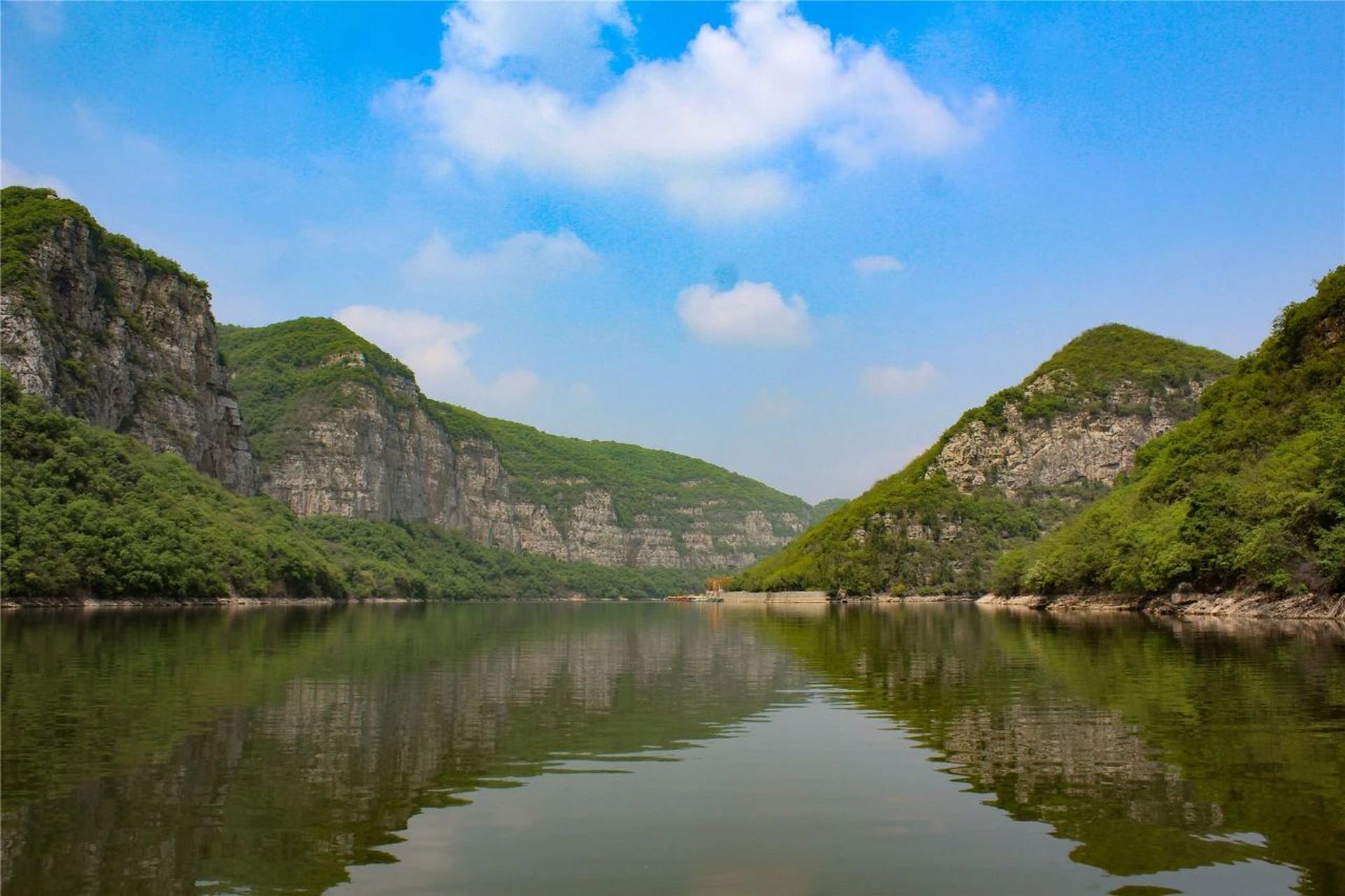 北方小桂林——九女仙湖 九女仙湖,位于山西省晋城市 阳城与李寨境内