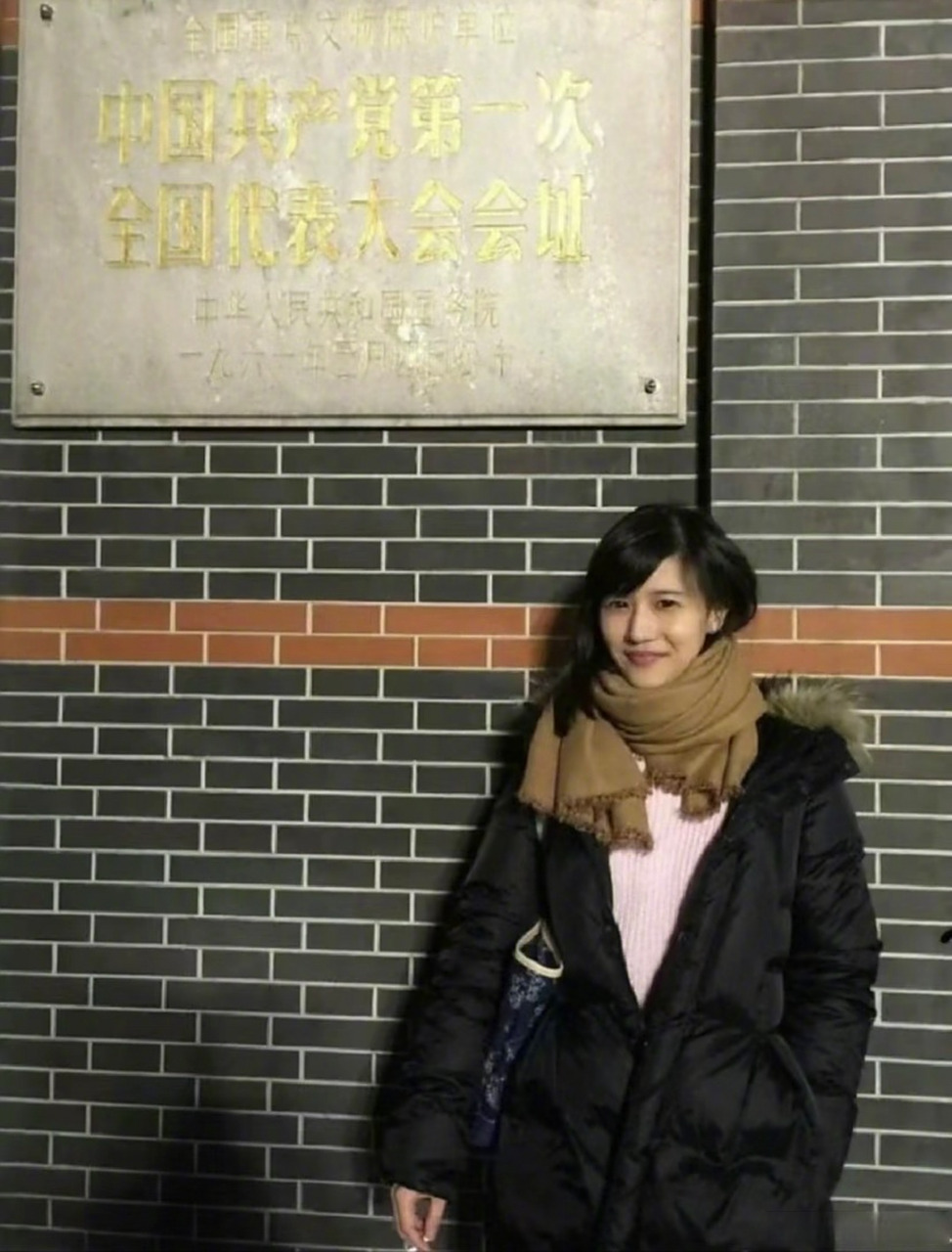 papi酱早年的清纯旧照,果然是个集美貌与才华于一身的女子呢!