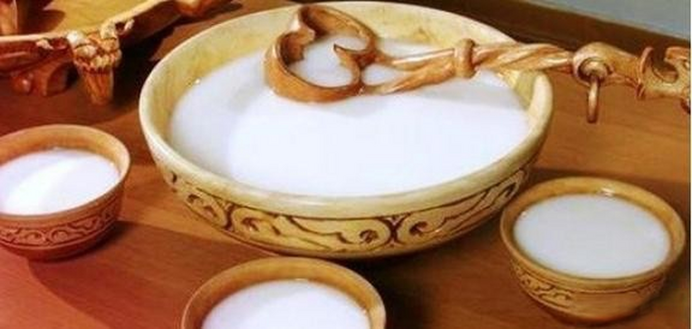 马可波罗曾经用美妙的语言形容马奶酒说它拥有着白酒所独有的品质与