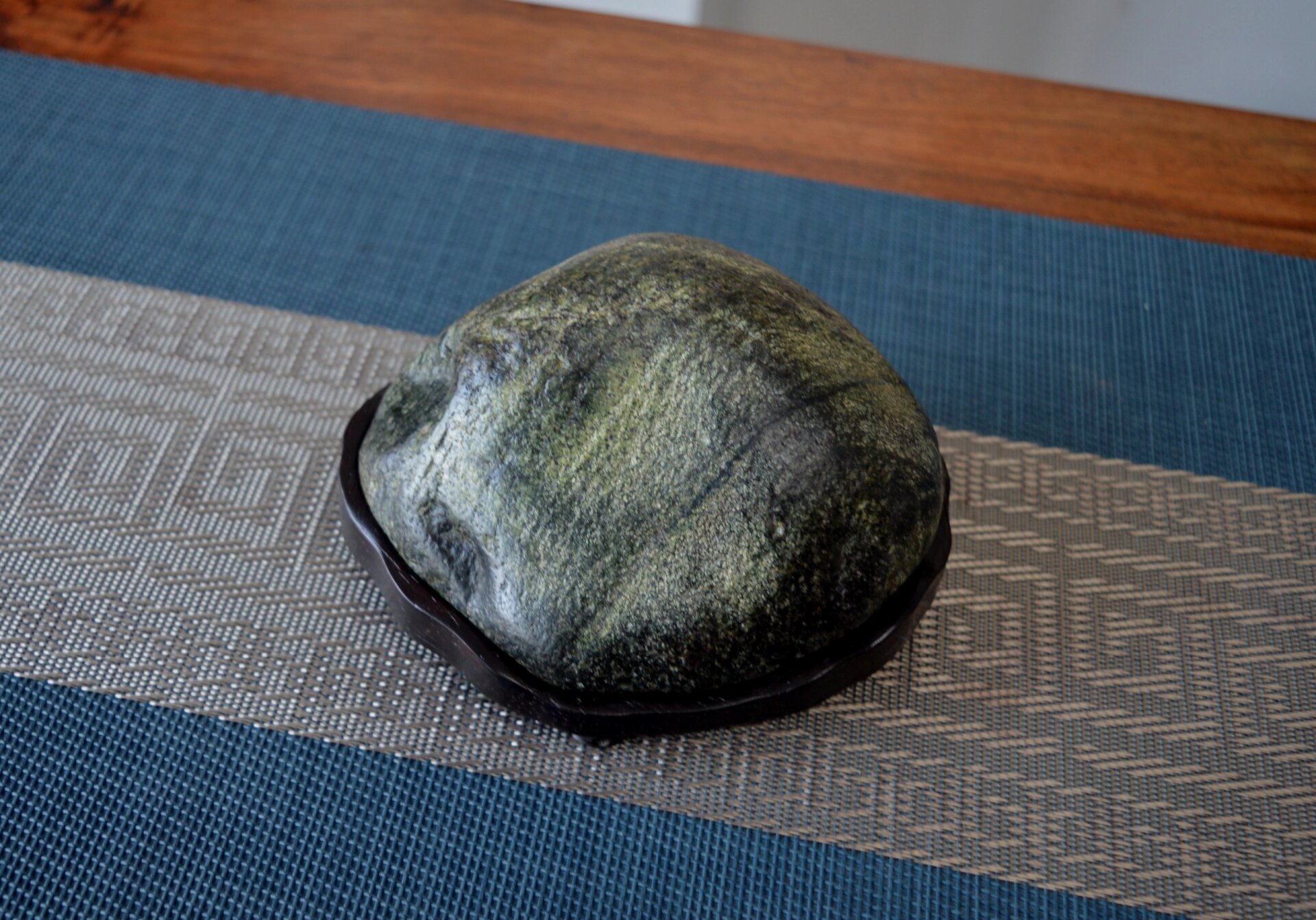 崂山绿石禅意山子 案头景观摆件 天然原石,圆润饱满,意境大美,很舒服