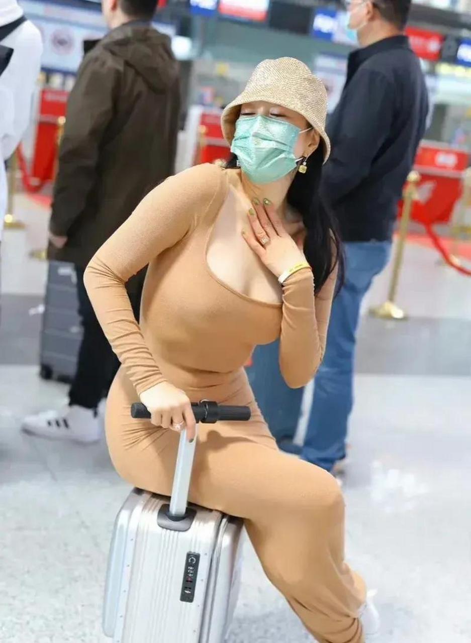 钟丽缇这身材,有点卡戴珊那味了,这样的身材,或许不