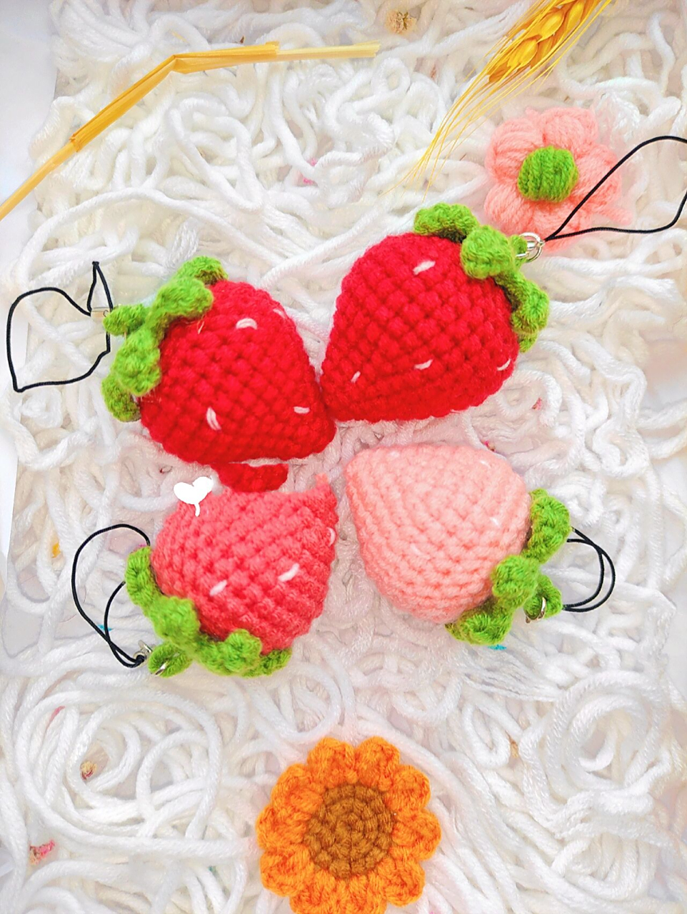 编织钩针钩织92草莓挂件(附图解) 冬日配草莓  材料:依棉 钩针:2.