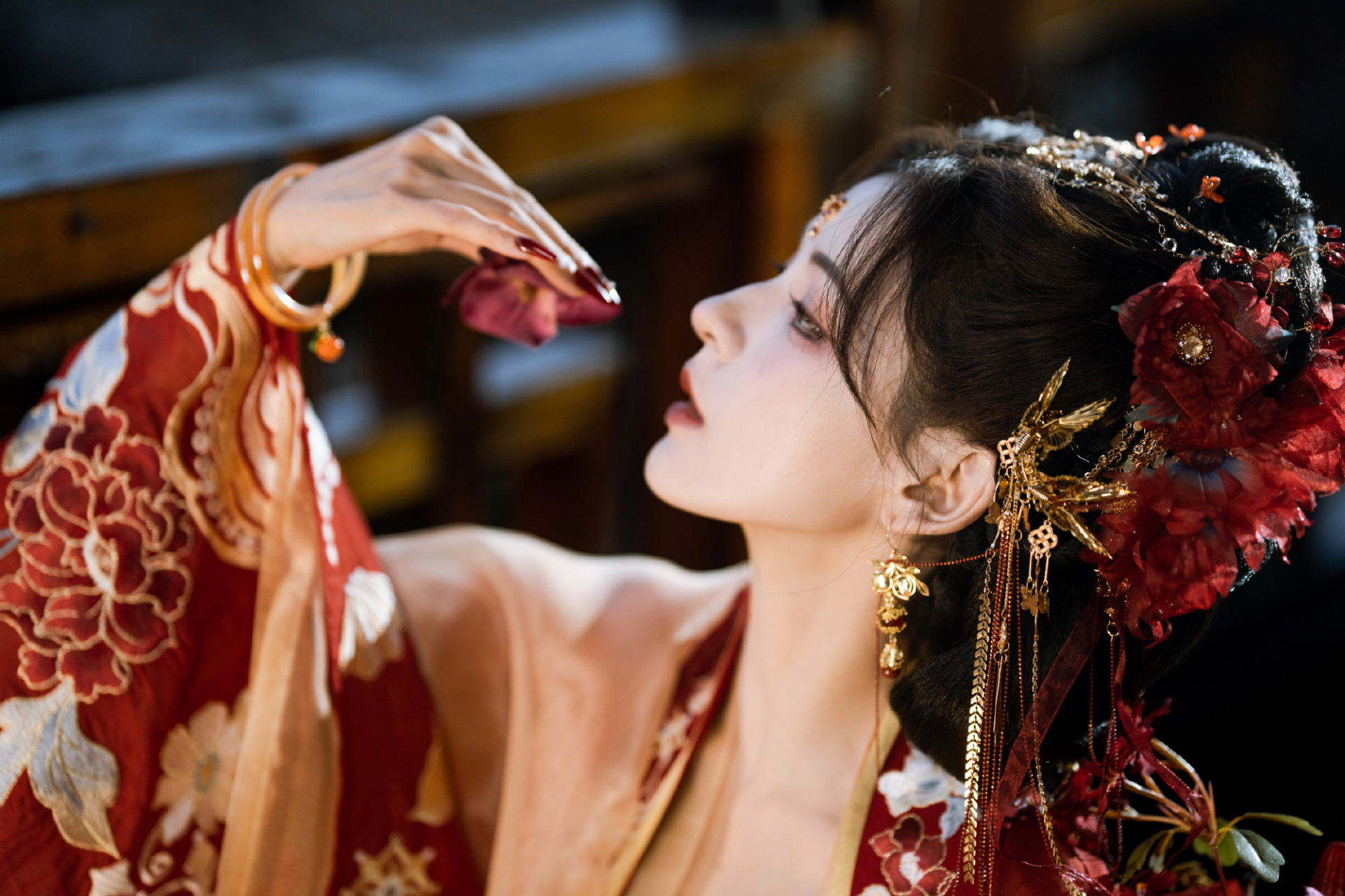 张予曦红衣古风