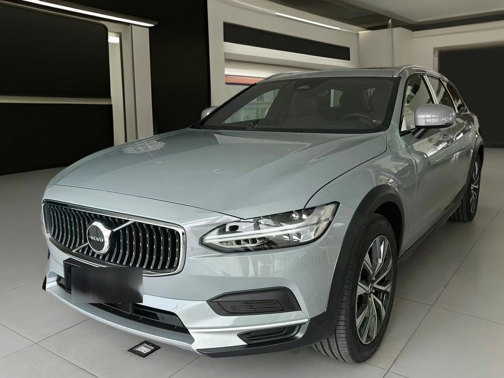 坐标:苏州 车型:2024款 沃尔沃v90cc b5 awd 智远版(进口) 颜色:薄雾