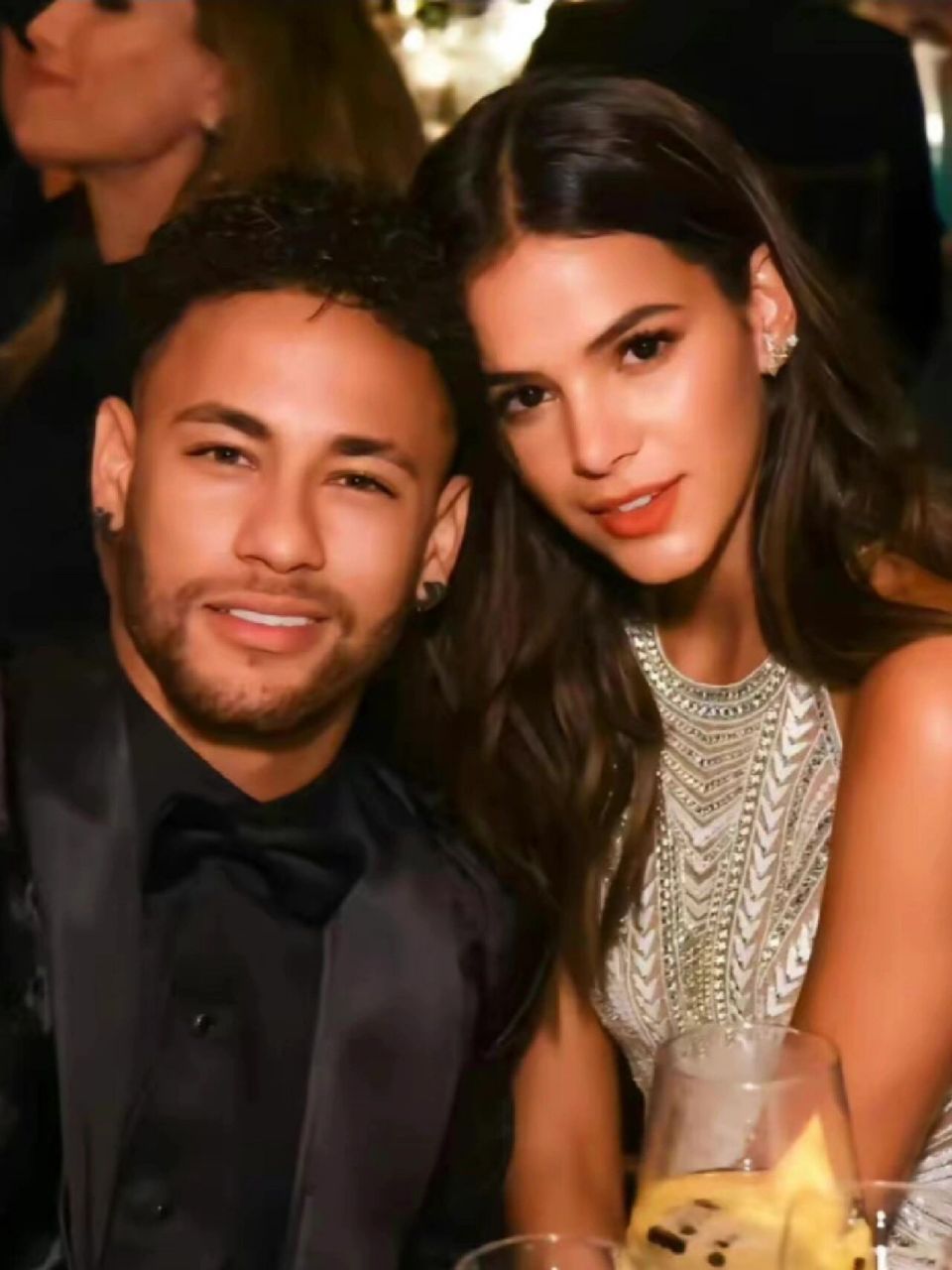 0 ,be了也好磕 今天的热点,内马尔女友的替身文学 布鲁娜都是另一个咯