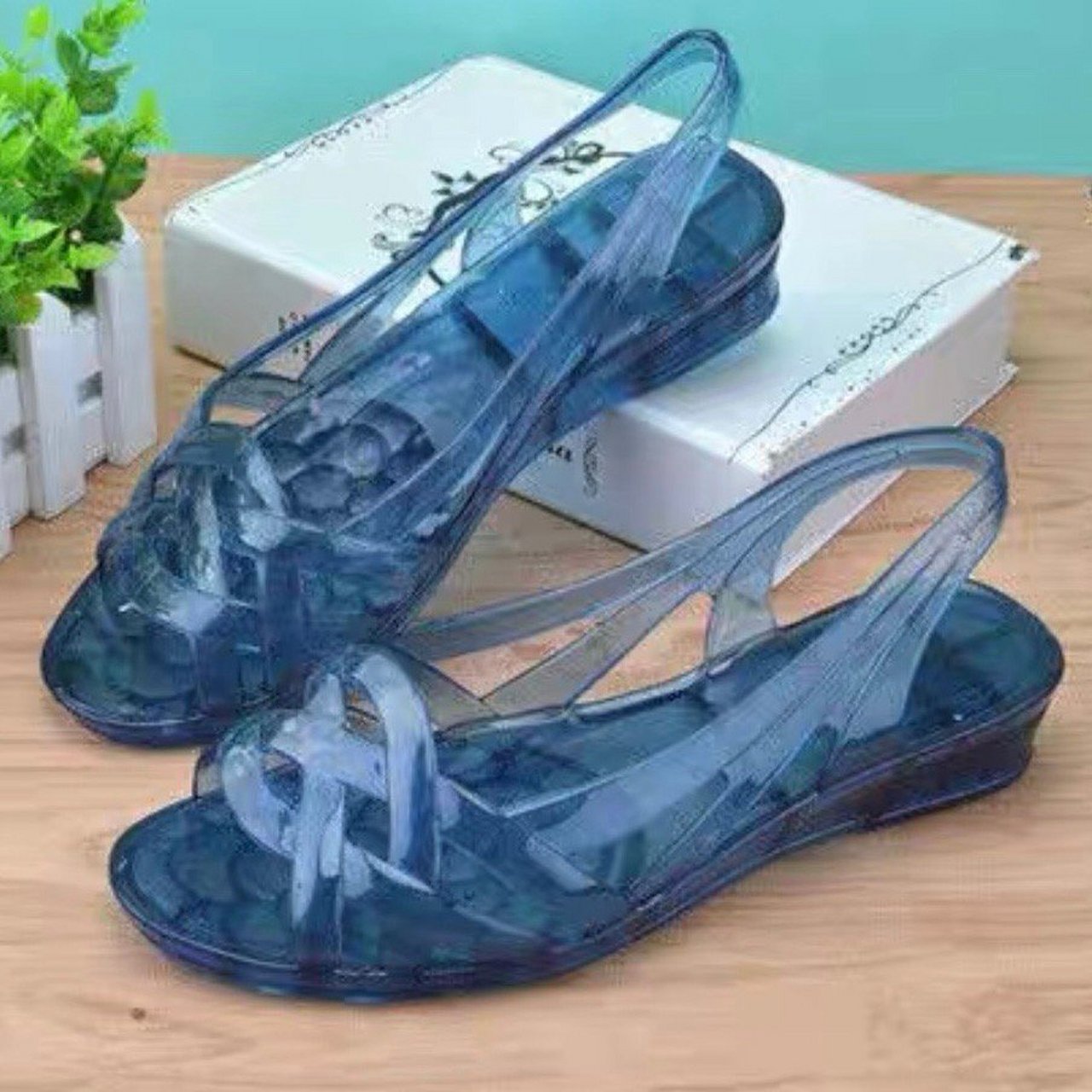 想买小时候那种老式塑料凉鞋来穿,一搜99依然在生产在卖啊～ 哪双