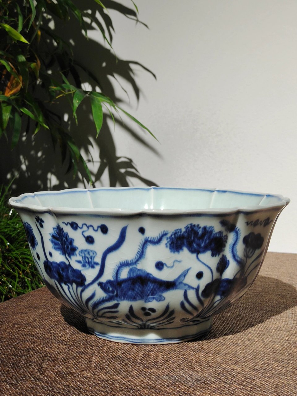 明 宣德青花鱼藻纹十棱菱口大碗