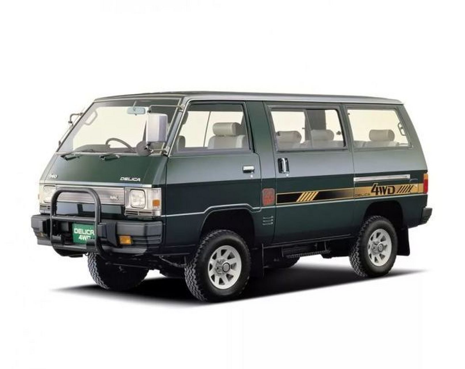 80年代第一版三菱得利卡l300面包车/圆灯/方灯/限9座位/方向盘下的怀