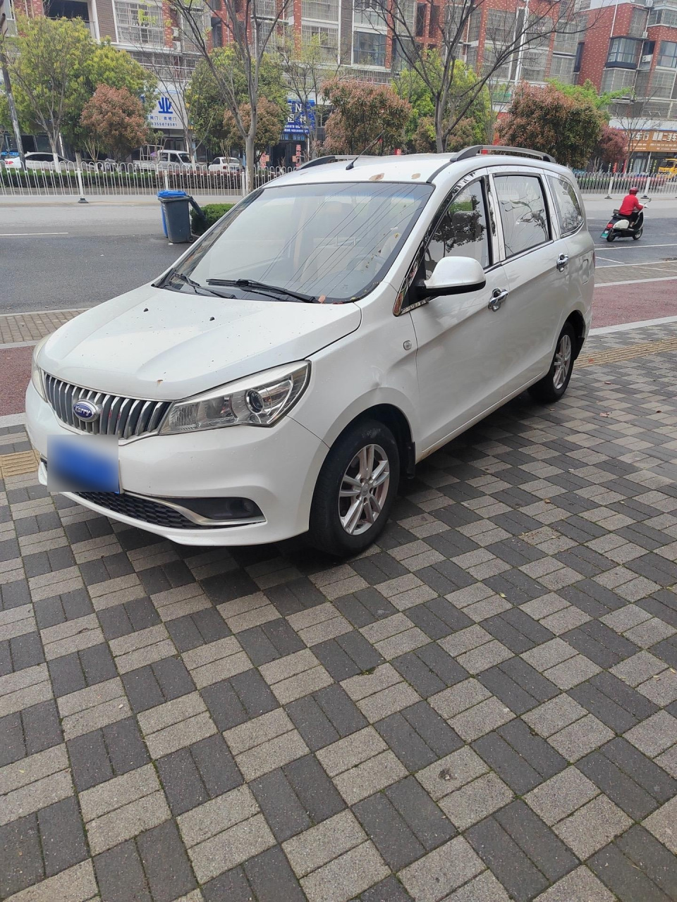 新到客户置换15年开瑞k50 7座大面包子,实表85000公里,年审到25年