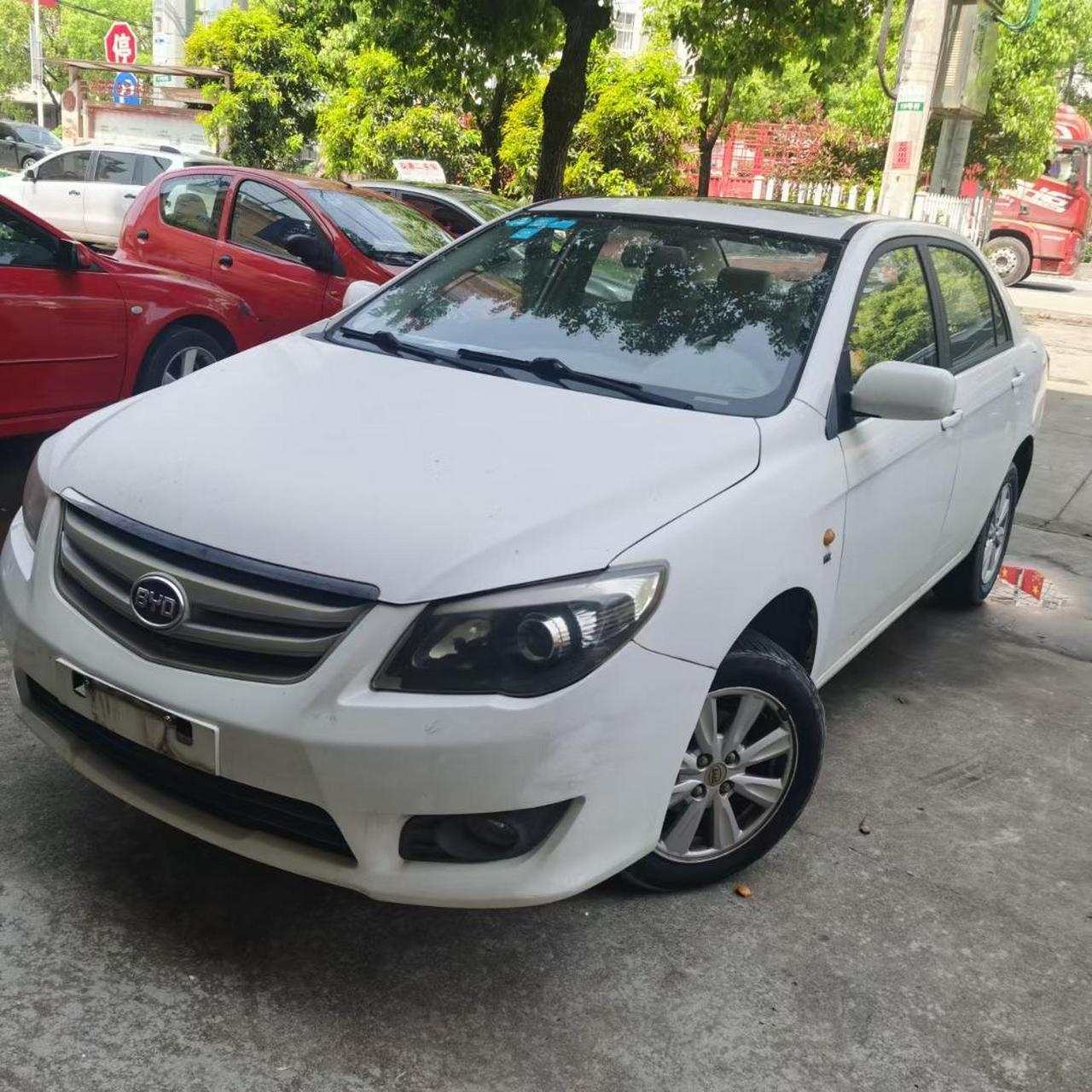 13年比亚迪l3,手动天窗,车况极品,费用到明年,全款8800,砍价往黑名单