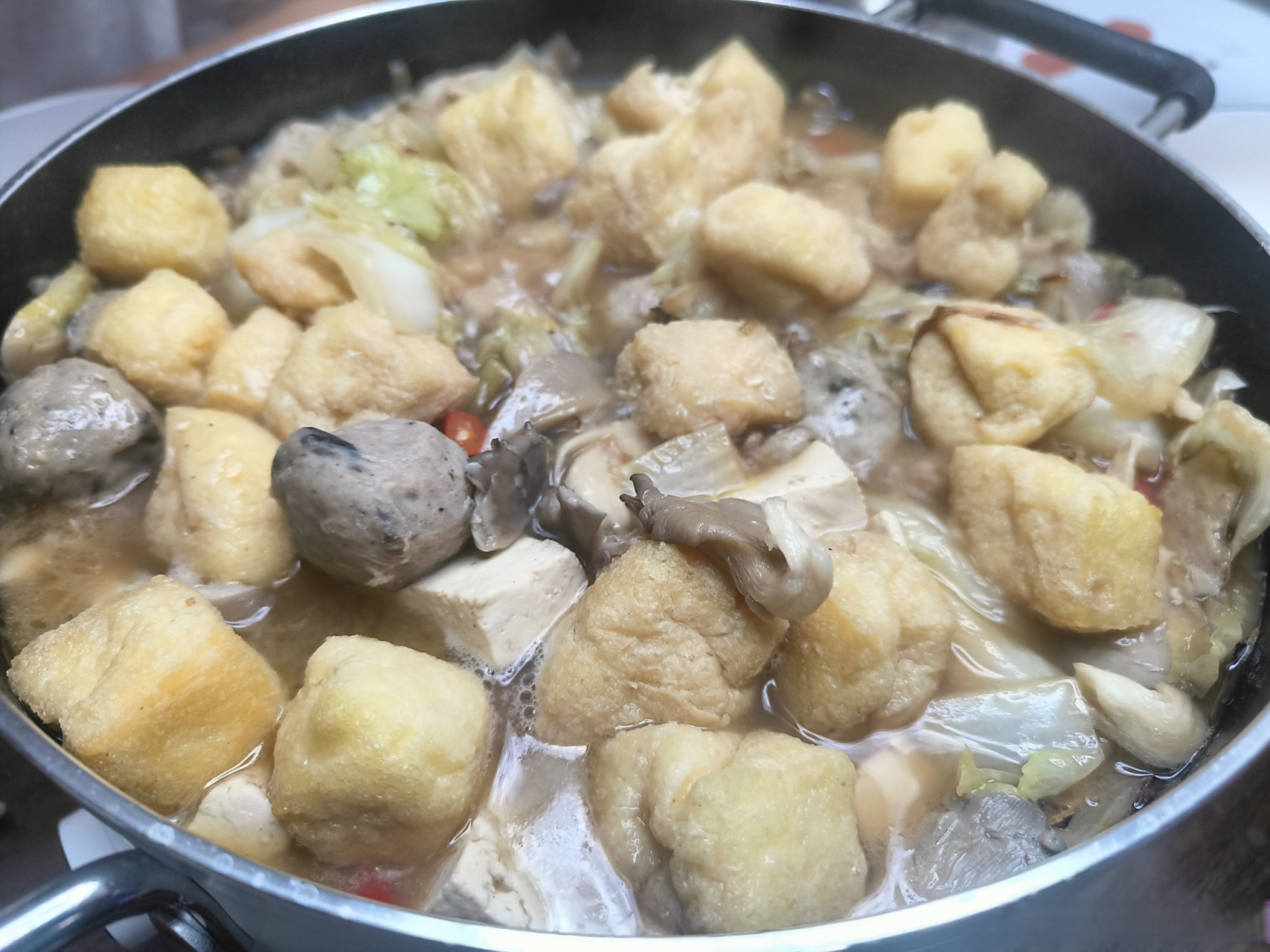 冬天了,一锅白菜豆腐丸子太美了,推荐一下小米的电磁炉,放购物车半年