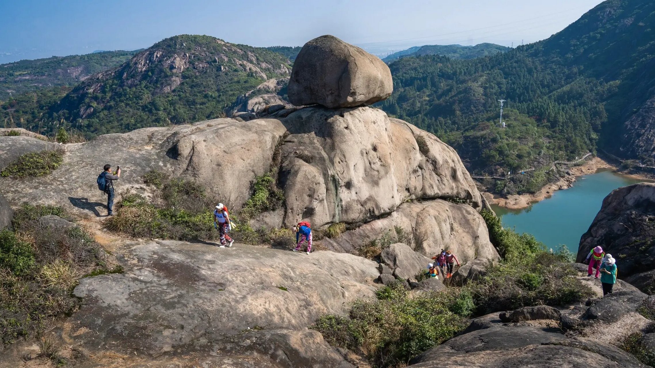 又名塞垟山,海拔600多米,因山脊上有岩石形如田螺而得名,是大罗山的
