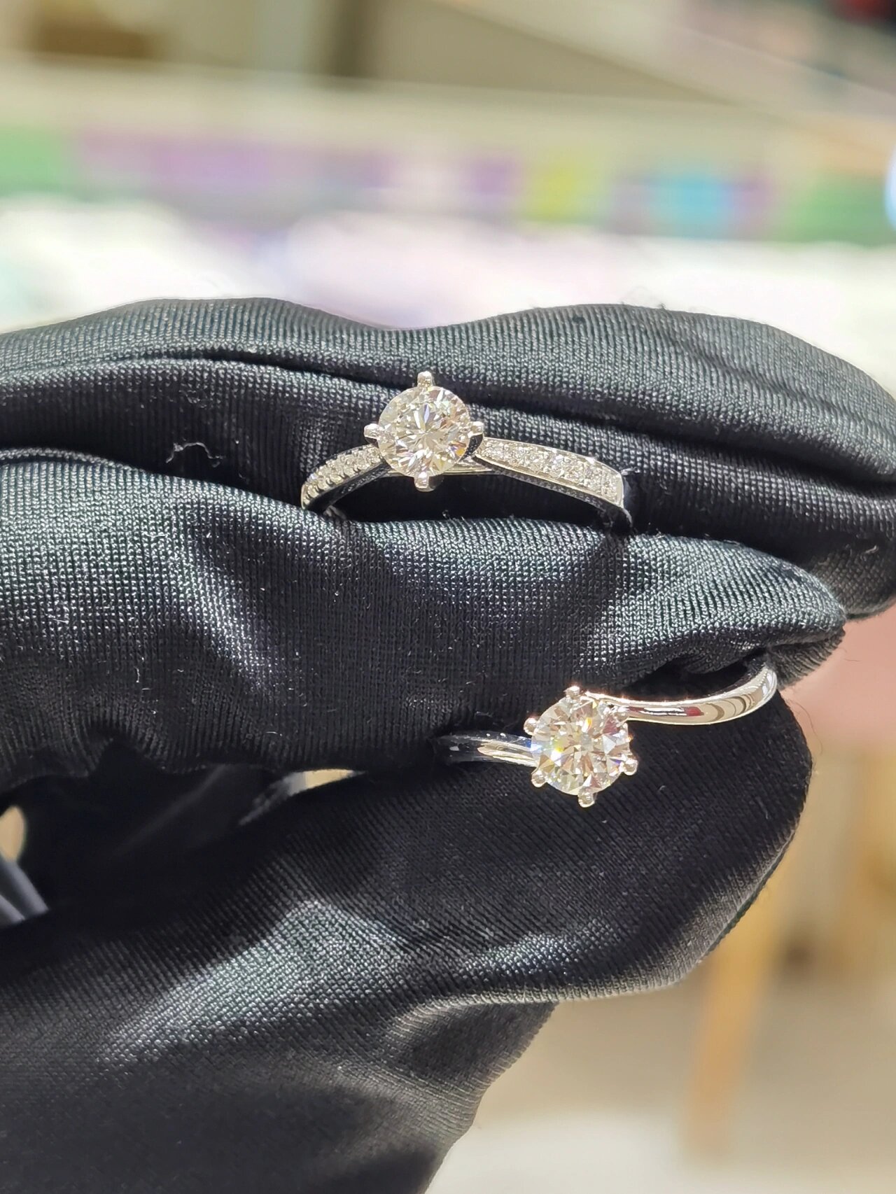 周大福x戴比尔斯forevermark系列永恒印记 经典款的四爪六爪钻石戒指