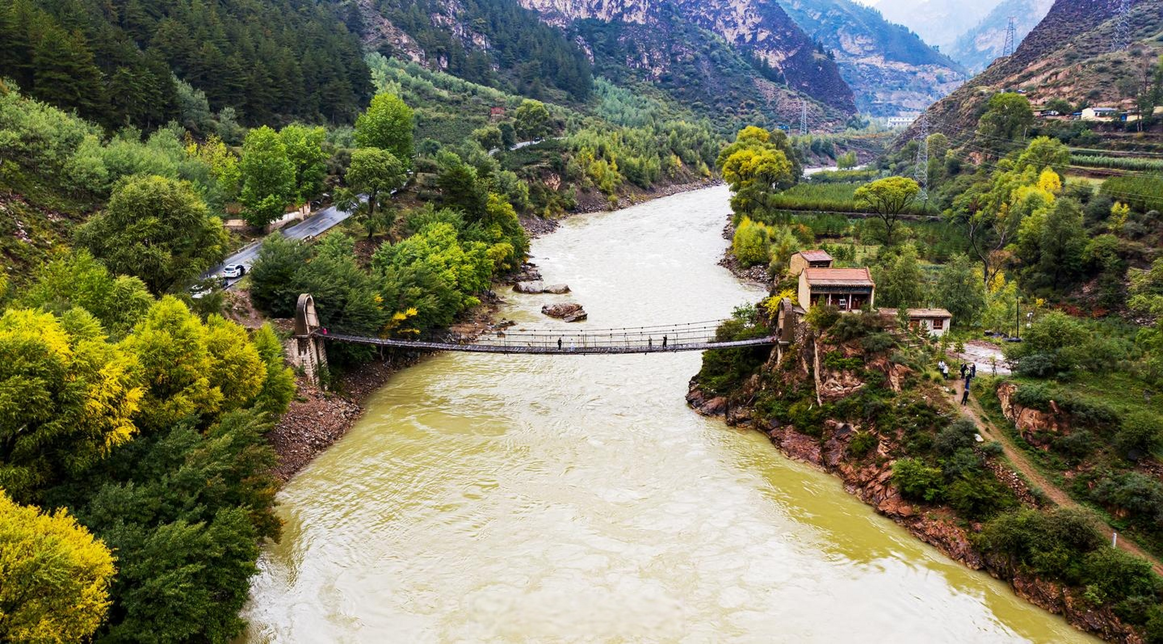 甘肃秋天有多美# 10月,走进甘肃省武威市天祝县境内的大通河畔,秋风