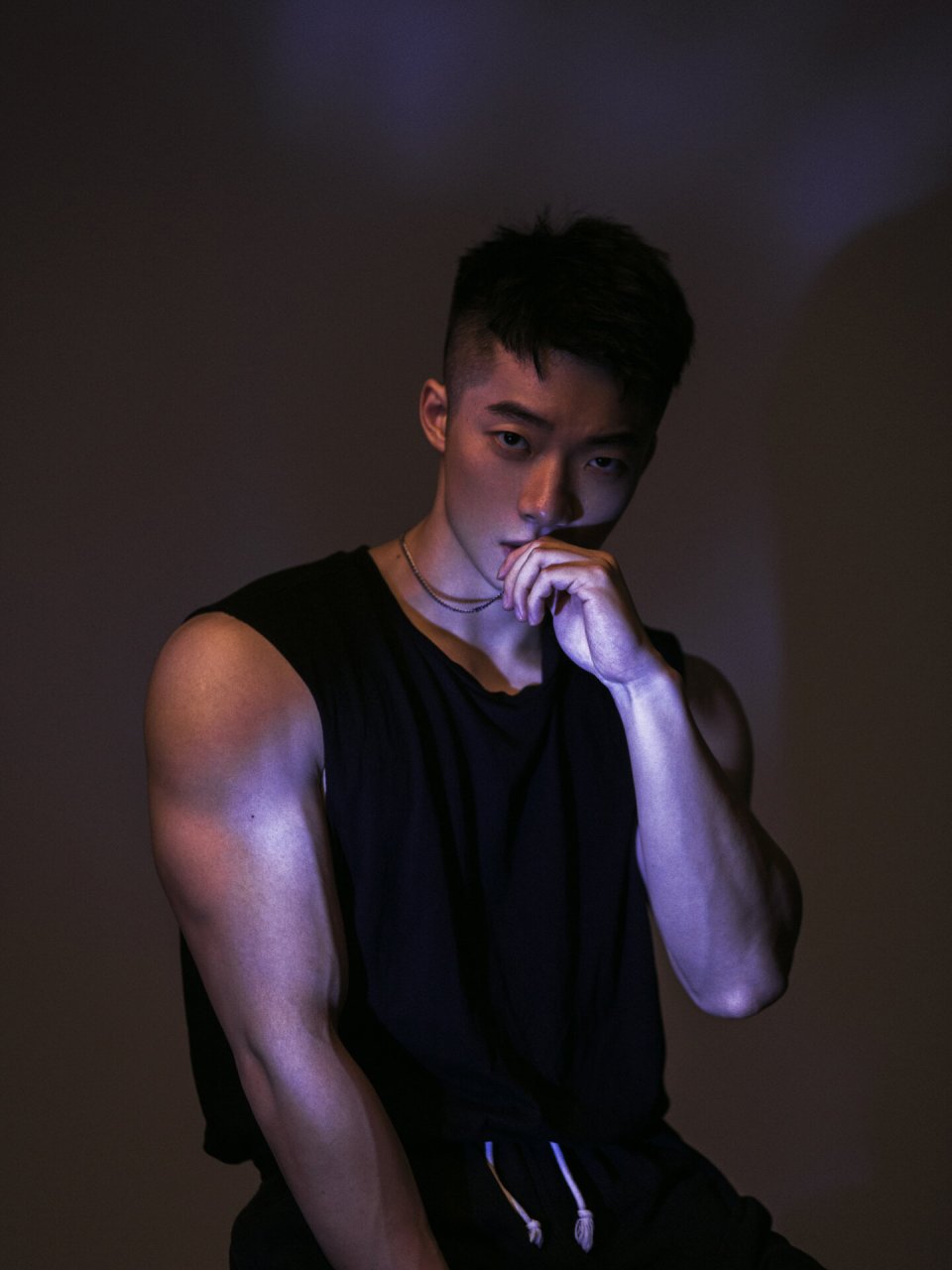 男生肌肉写真/摄影:我 给你们指路啦95 出镜: .