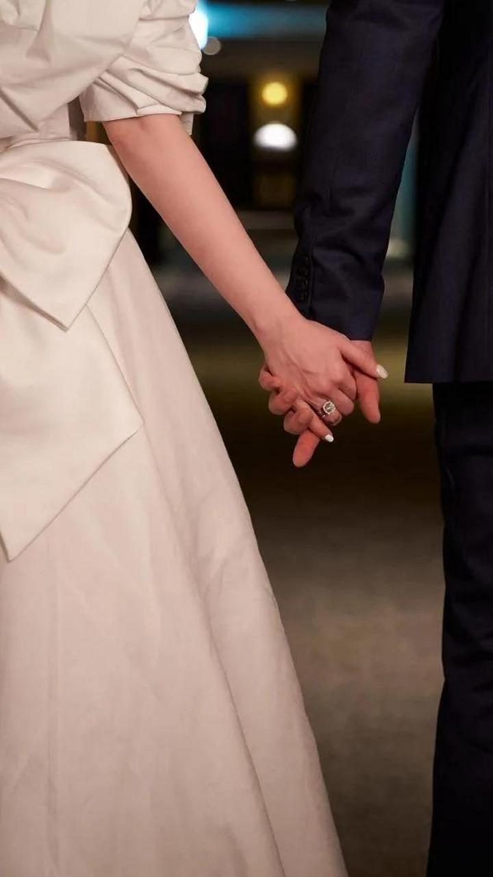 重现大s电话20年没换套路,台艺人爱雅分手15年复合结婚,因她的手机