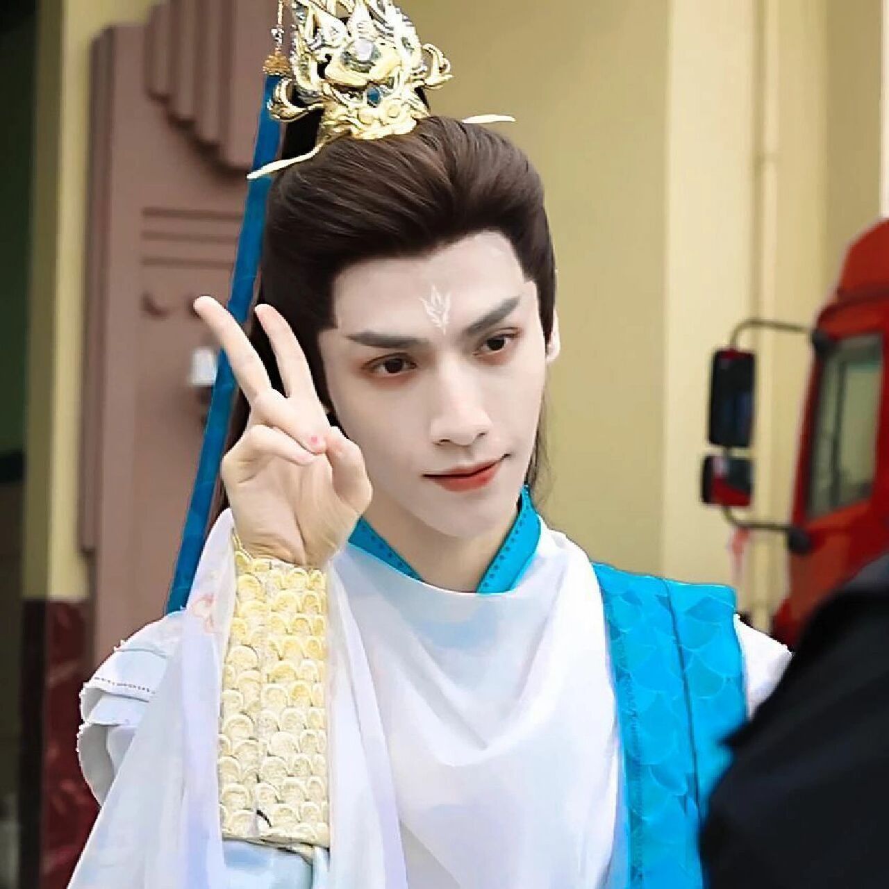 罗云熙那些一眼就让我惊艳的图 罗云熙真的好帅,无论是现代还是古装真