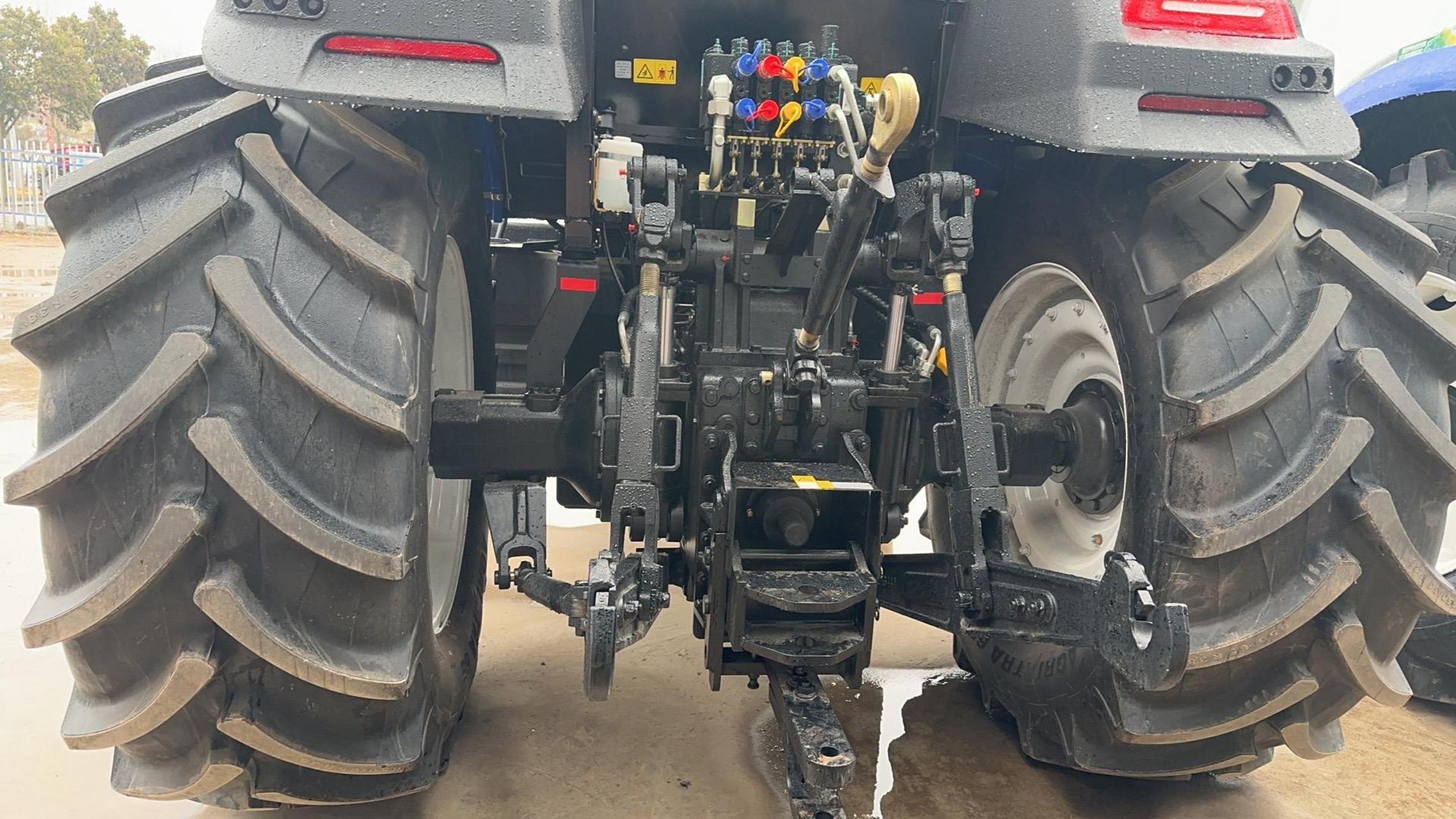 雷沃2204新款大马力拖拉机,颜值高,保值高,工作效率高!