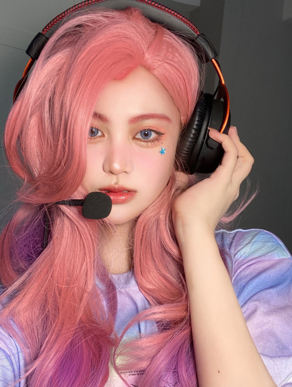 (不是 所以seraphine还有多久才上线 我等不及了好吧 好多日常图片都