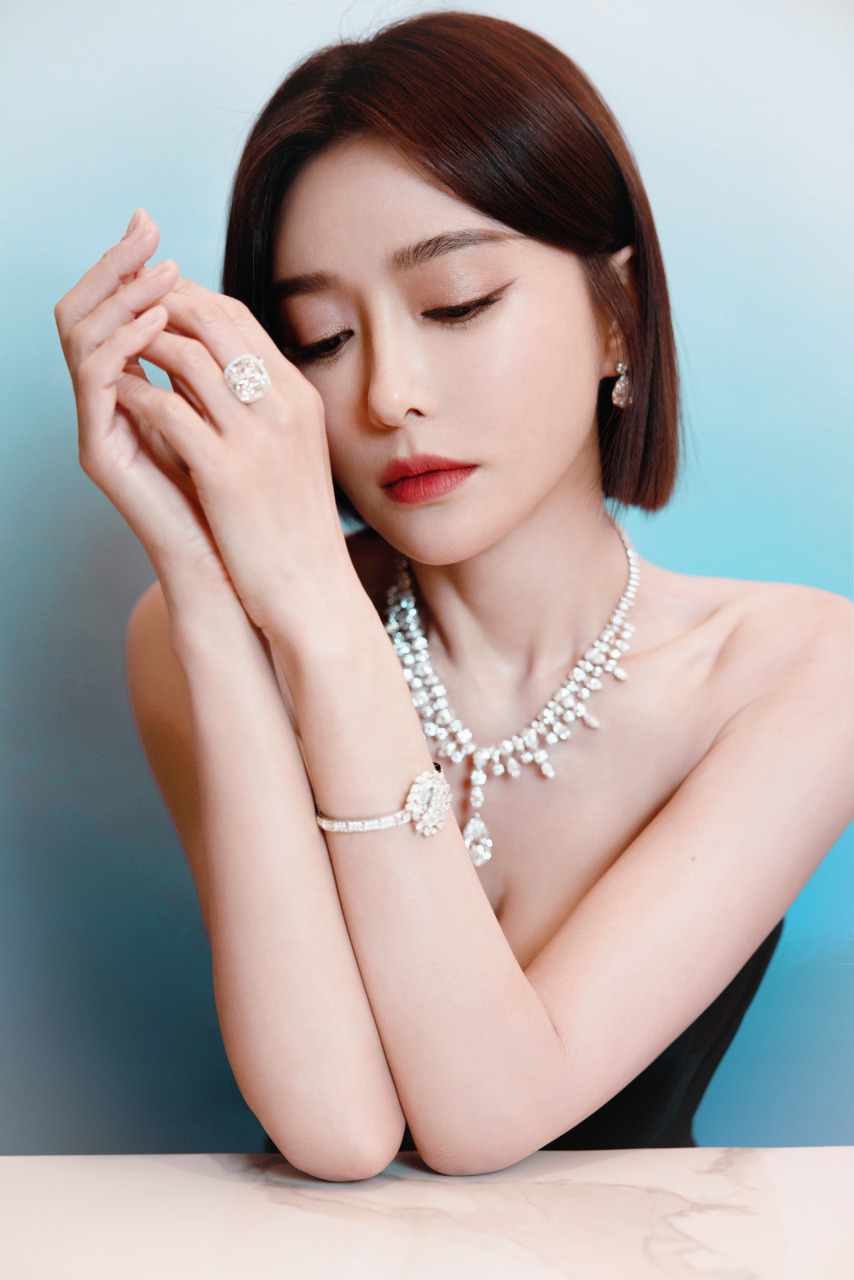 秦岚#一袭黑色礼服与耀目珠宝交错搭配96 感谢邀请, 一起探索 "