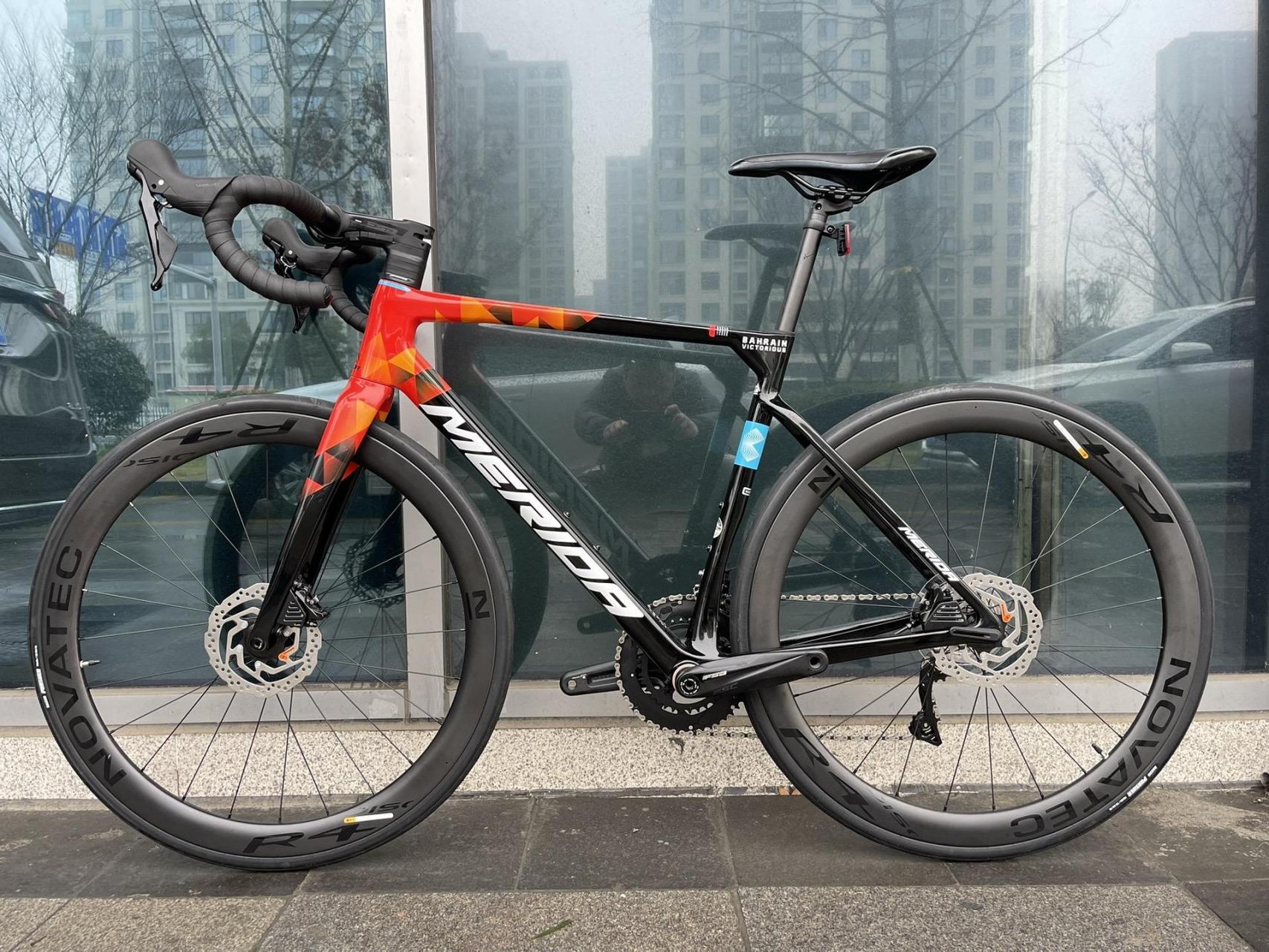 美利达斯特拉1000disc巴林胜利队版涂装,全碳纤维车架全车内走线,诺