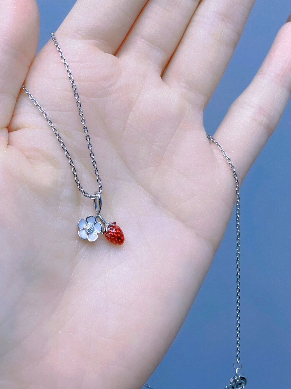 项链分享 | 把草莓种在脖子上 夏日小精致 喜欢小巧又精致的锁骨链?