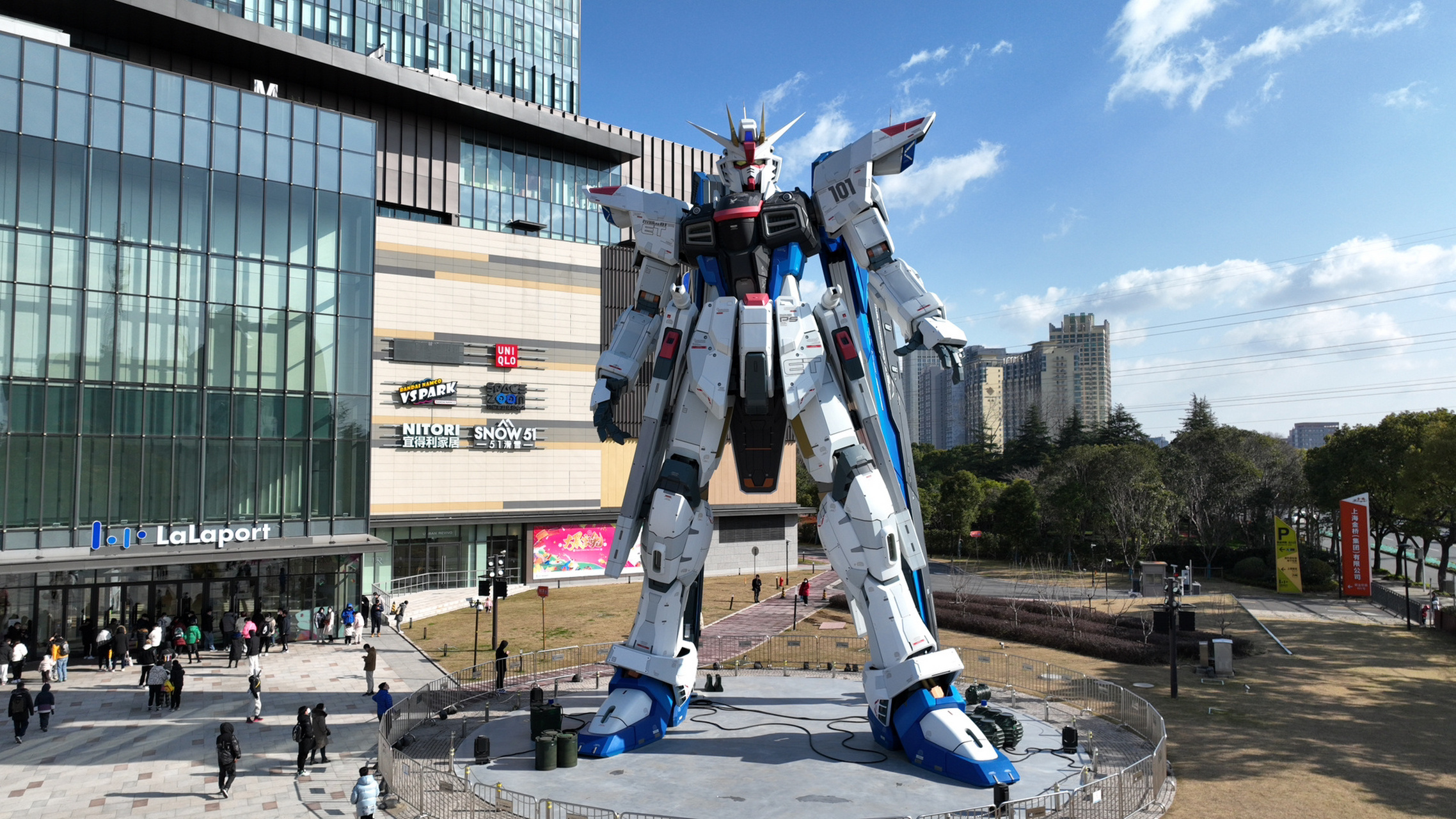 上海lalaport高达基地打卡 趁着过年假期,开到心心念念的上海,就为了