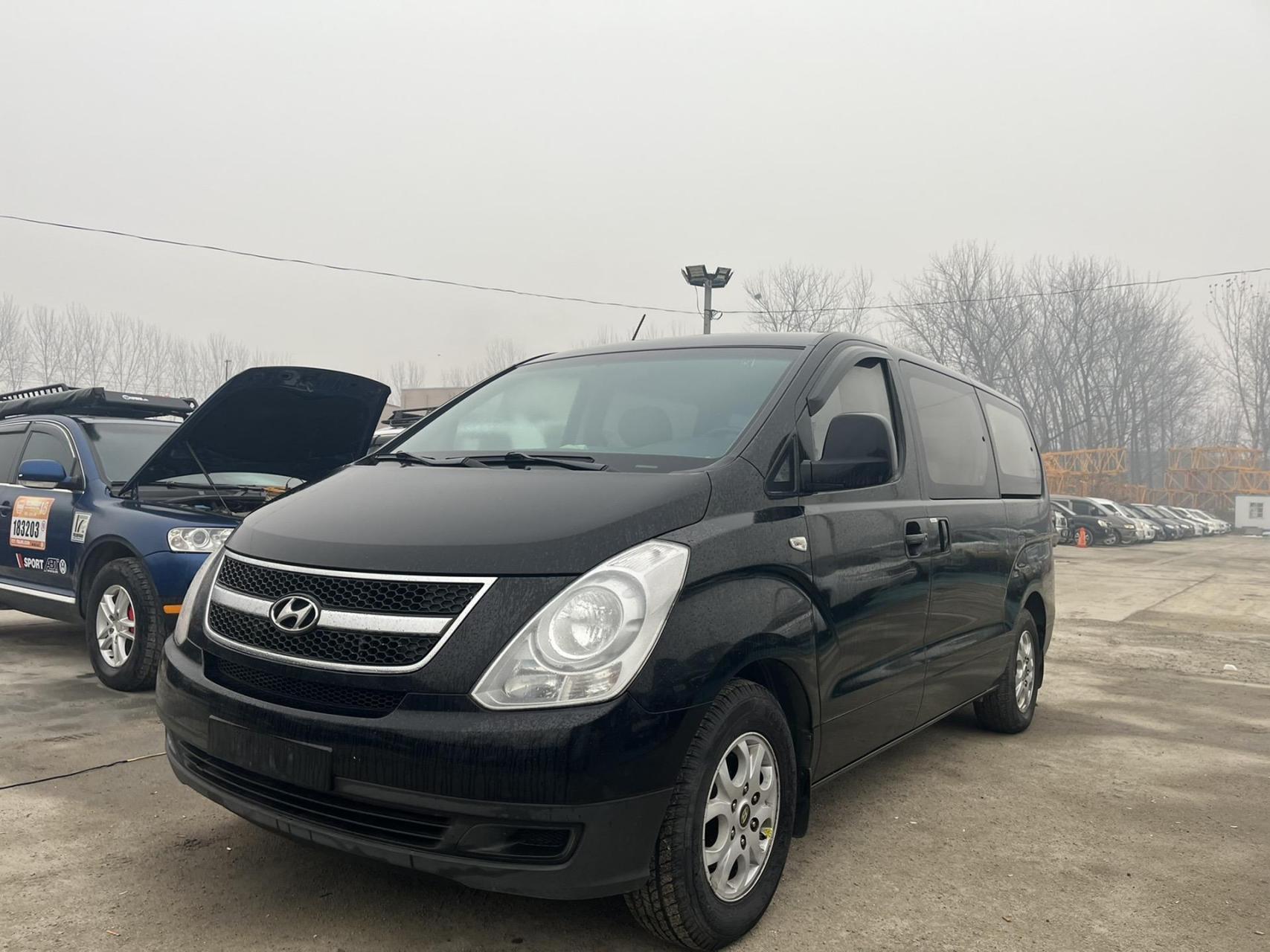 2012现代辉翼h-1九座商务,自动档2.4排量原装进口,车况精品