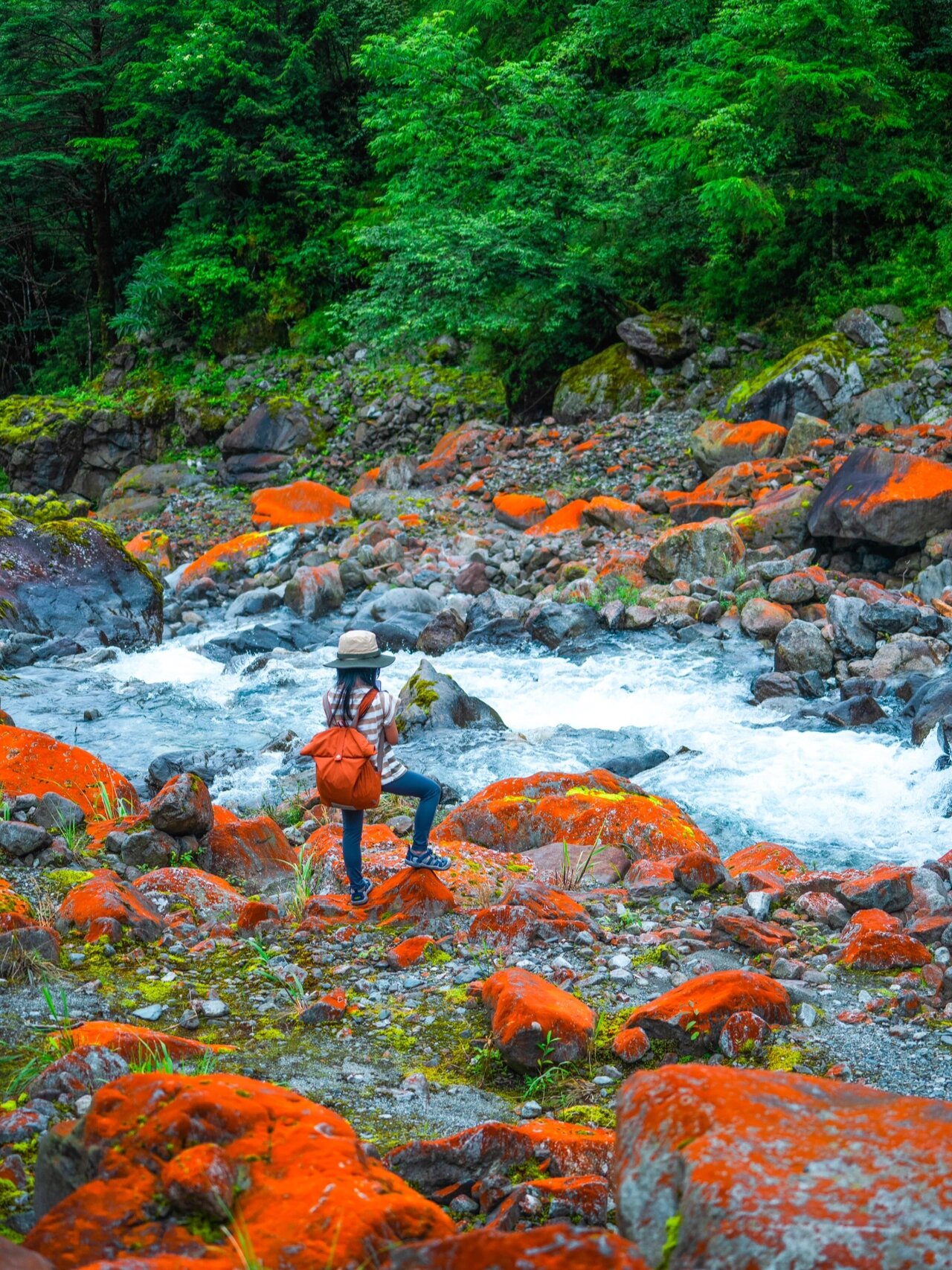 成都周边最美的红石滩