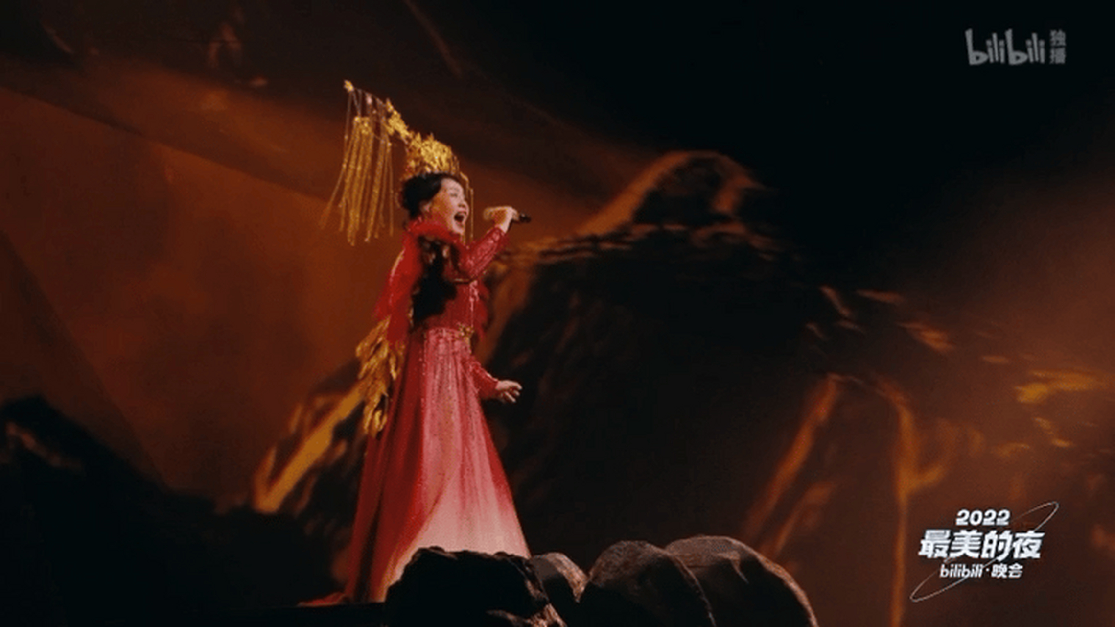 龚琳娜直击心灵的高音#龚琳娜在小破站跨晚唱了《凤皇》,真的好牛!