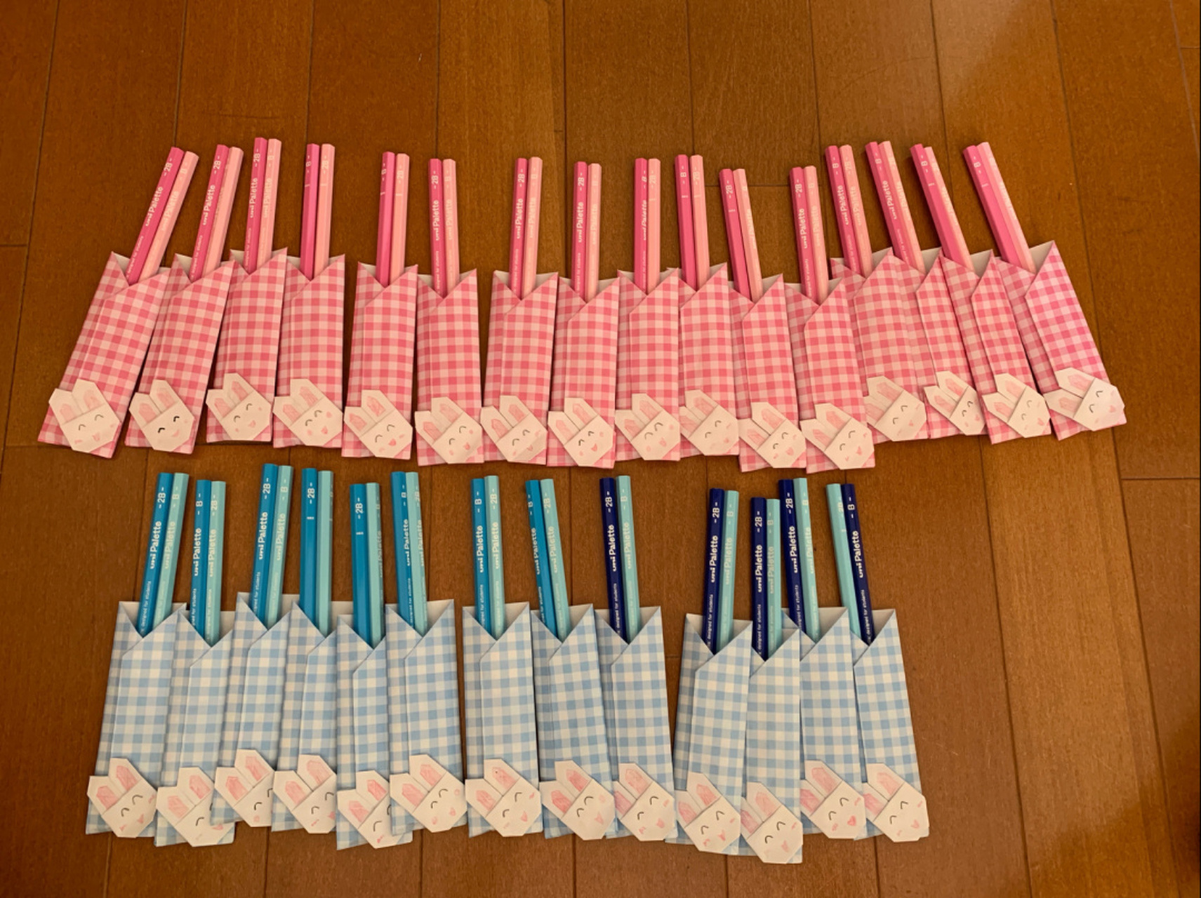 送给小学低年级小朋友的小礼物推荐 用折纸做小兔子筷套,是不是超级