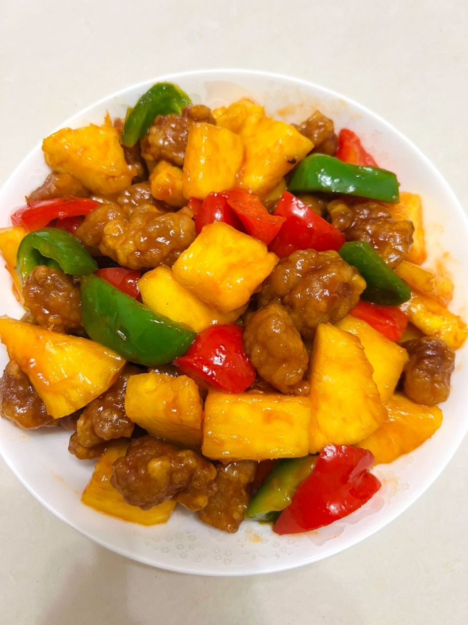 菠萝咕噜肉 广东的一道特色名菜.