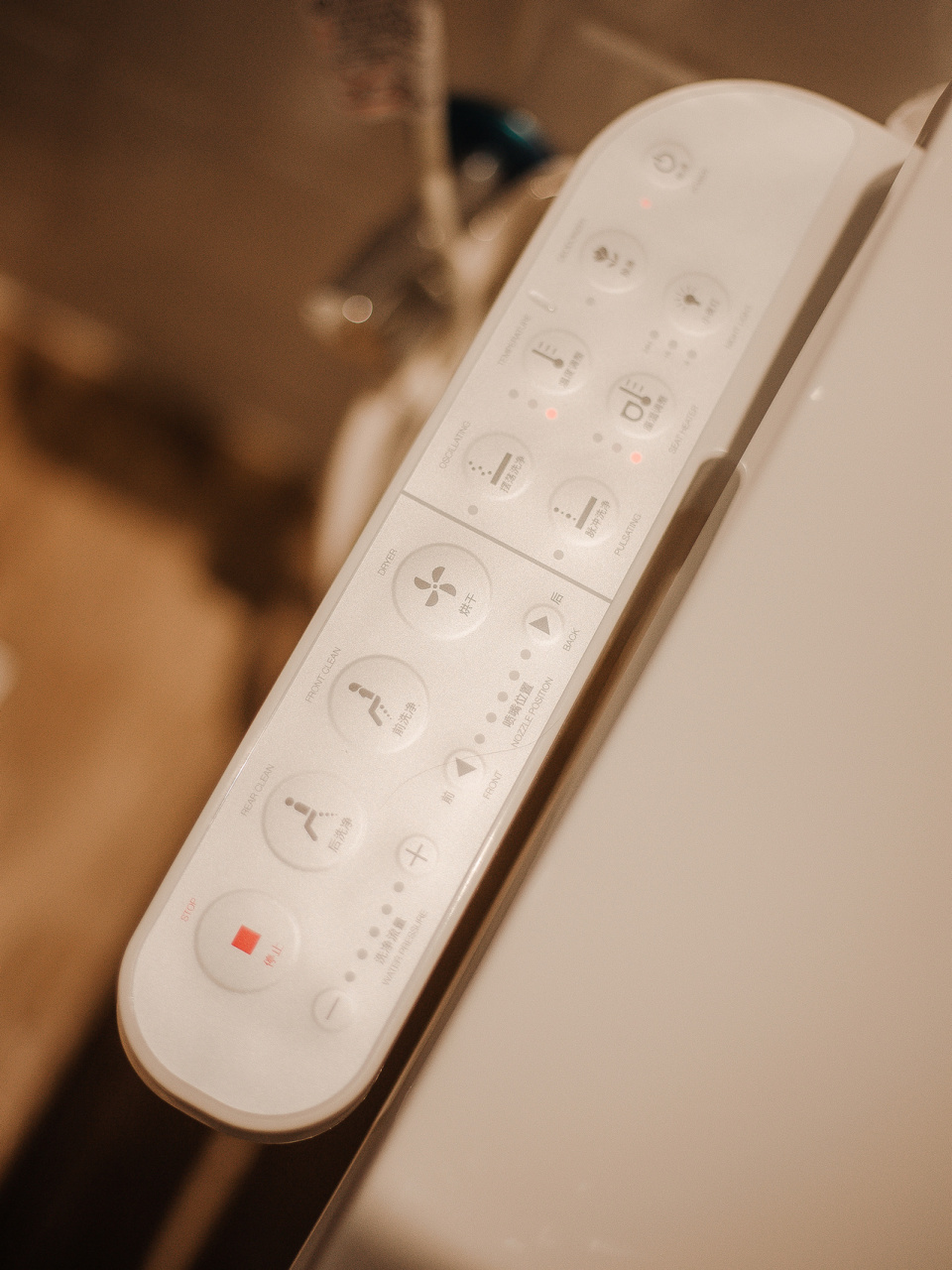 方形马桶必买的智能马桶盖 家里的马桶买的是吉博力酷方壁挂马桶,最近