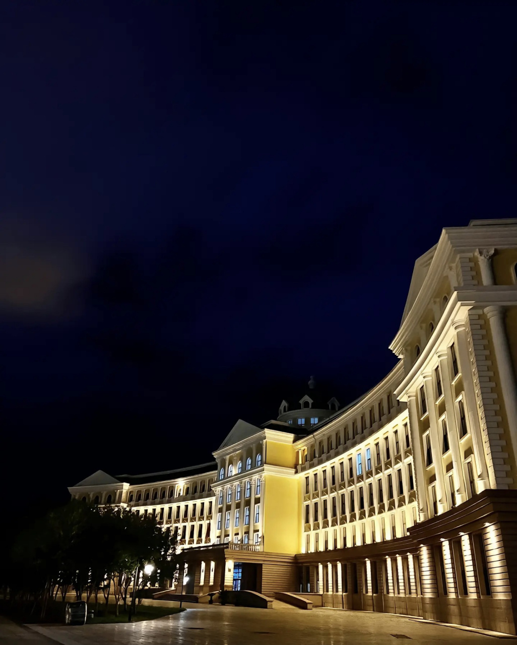 哈尔滨音乐学院 据说哈音的灯会为每个学生亮两次 一次你奔赴而来