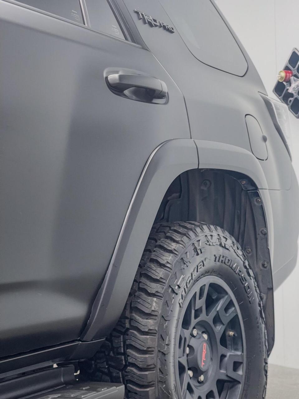 丰田超霸  哑光黑武士.