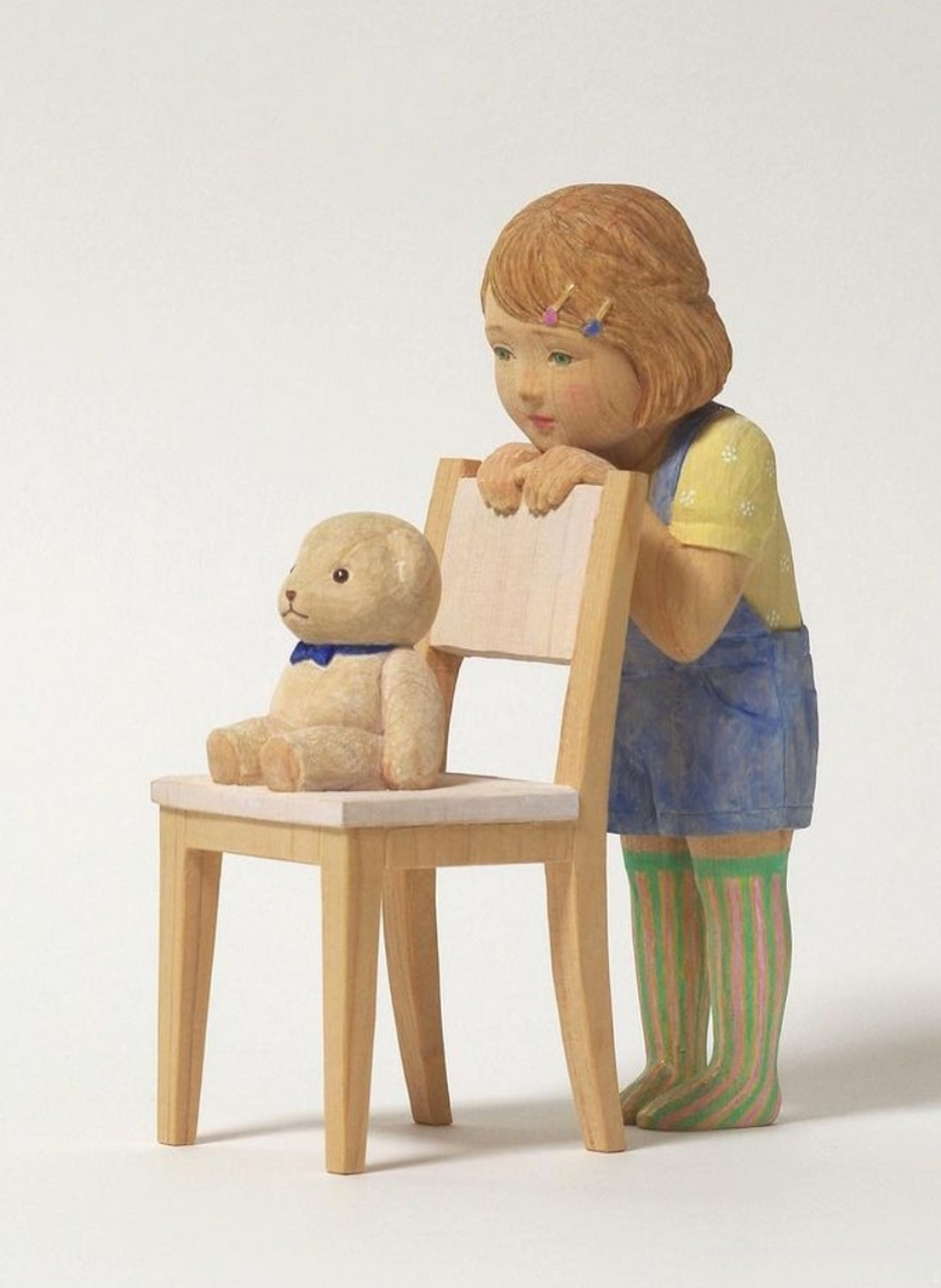 【 木雕小女孩 akiko tojo作品 】  #木雕#  #艺术